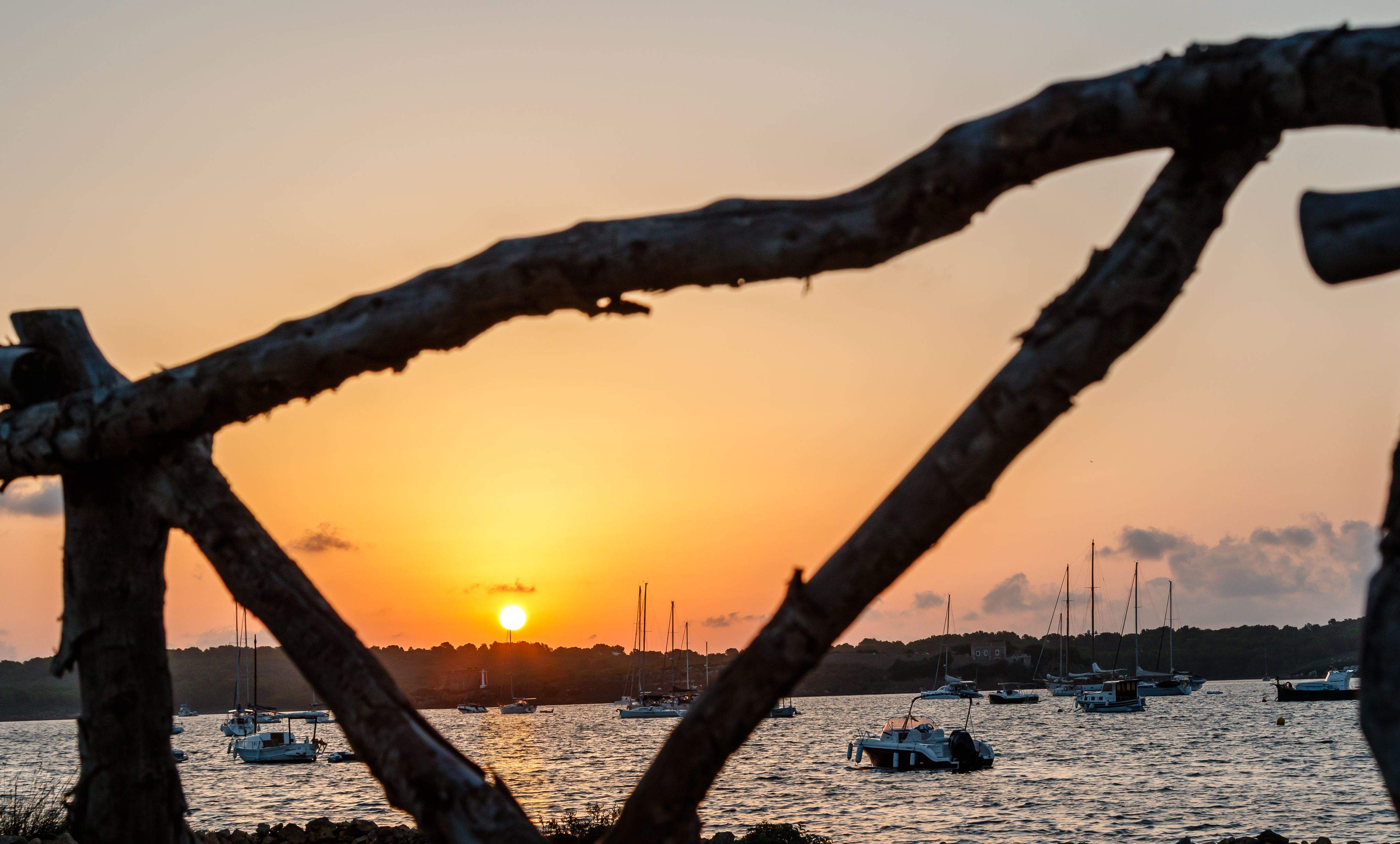 Amaneix a Fornells · Fornells (Menorca) FOTO: Carlos Rodriguez Hernandez