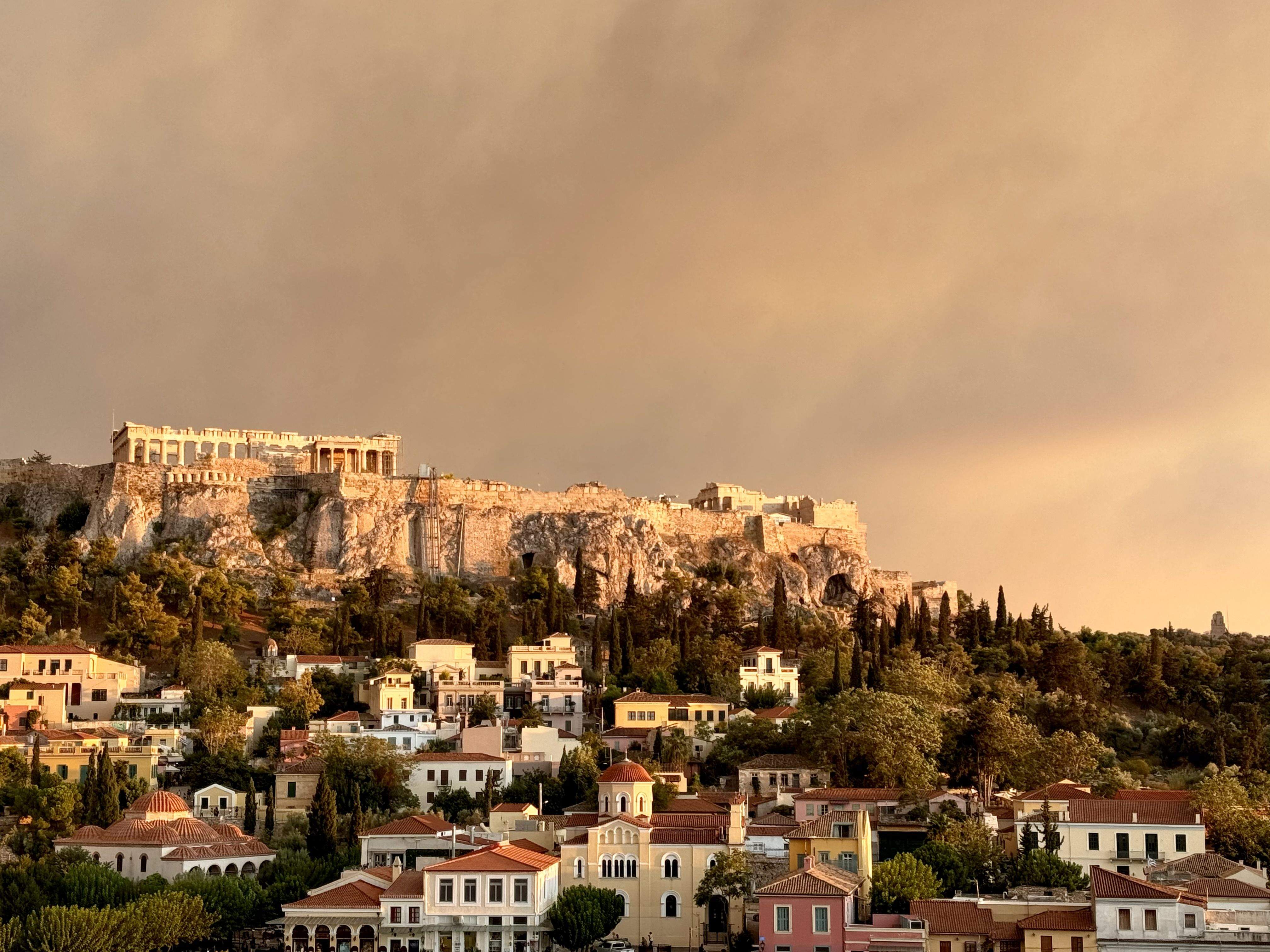 Atenes sota el cel dels incendis · Atenes, Grècia FOTO: Mar Payet Bastida