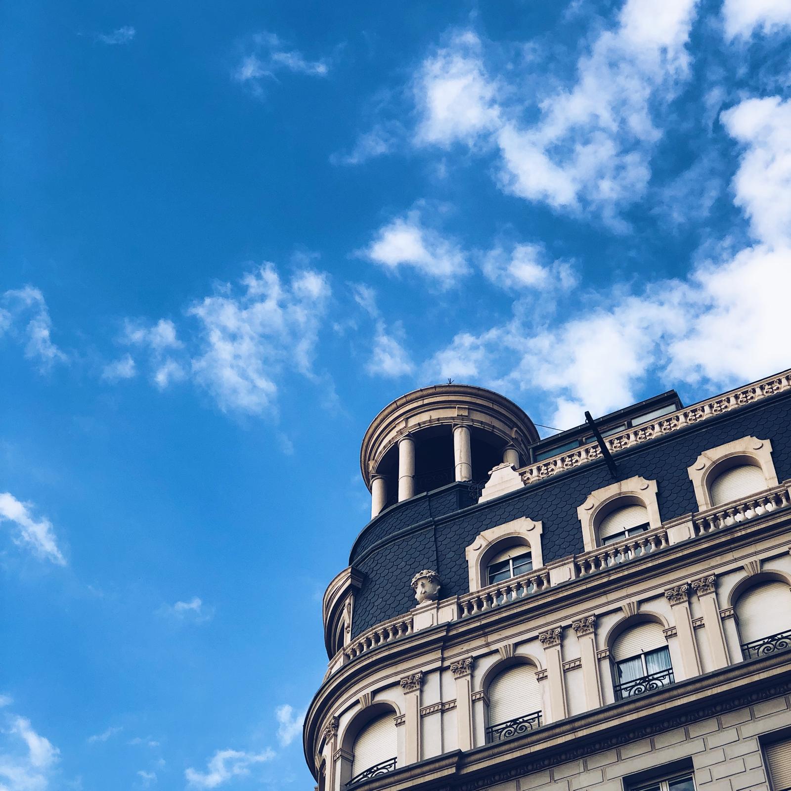 Look up atmosphere · Barri Sant Gervasi Galvany, Barcelona FOTO: Marc Román Gómez