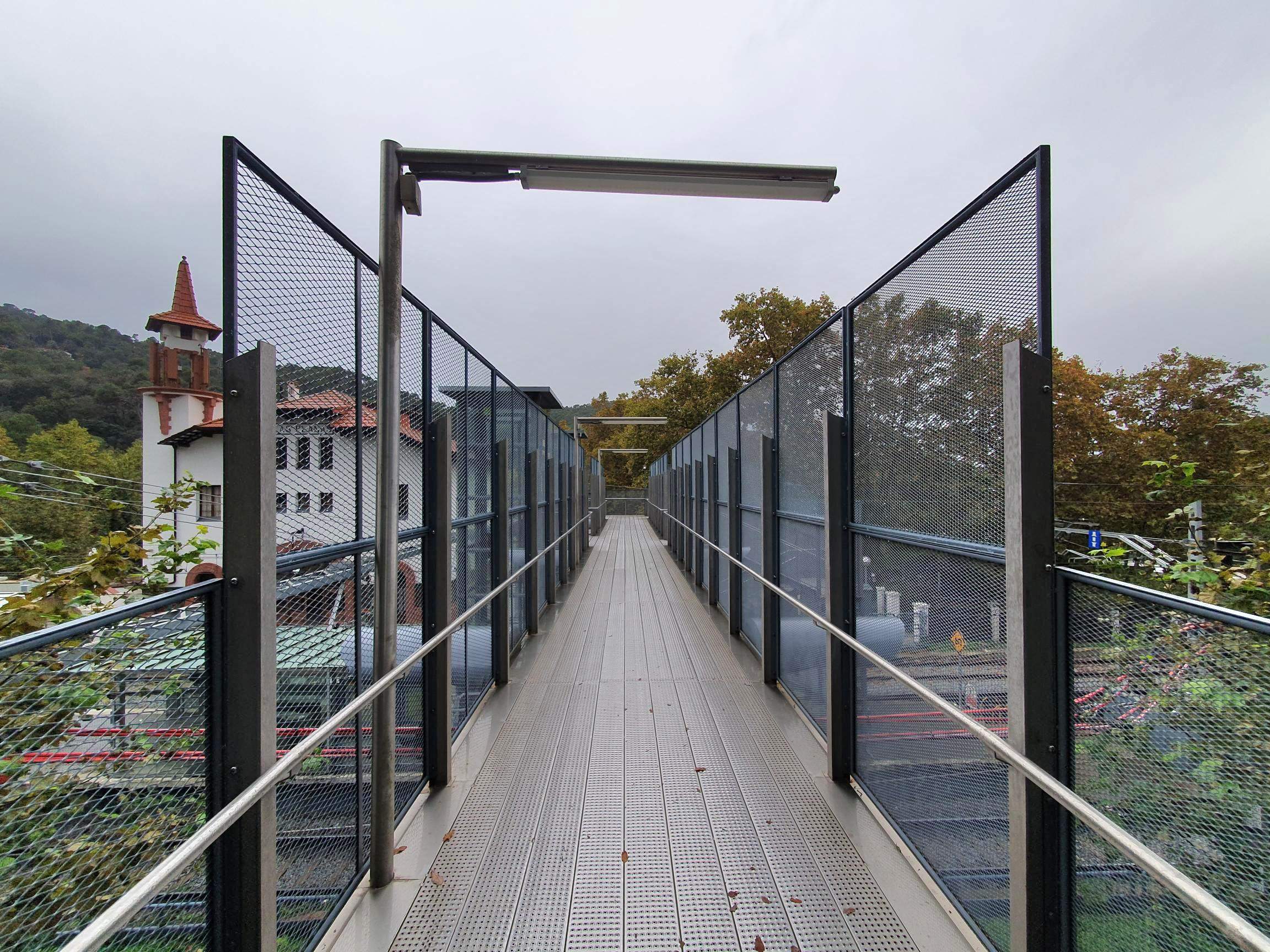 Nou tancament antivandàlic a Les Planes. FOTO: Ferrocarrils de la Generalitat de Catalunya