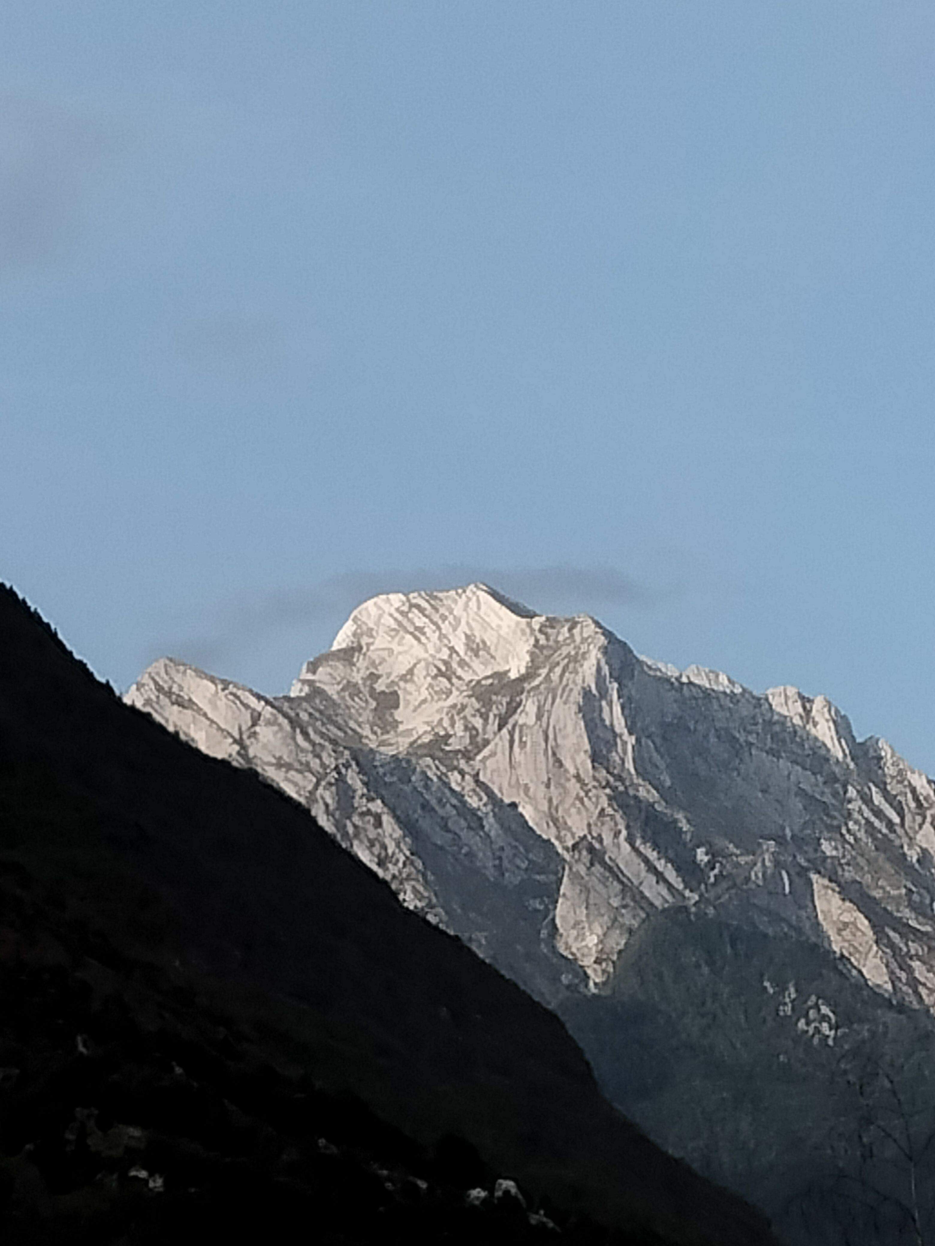 Contrast entre muntanyes · Bovec, Slovenia FOTO: Mark Mackay Jarque