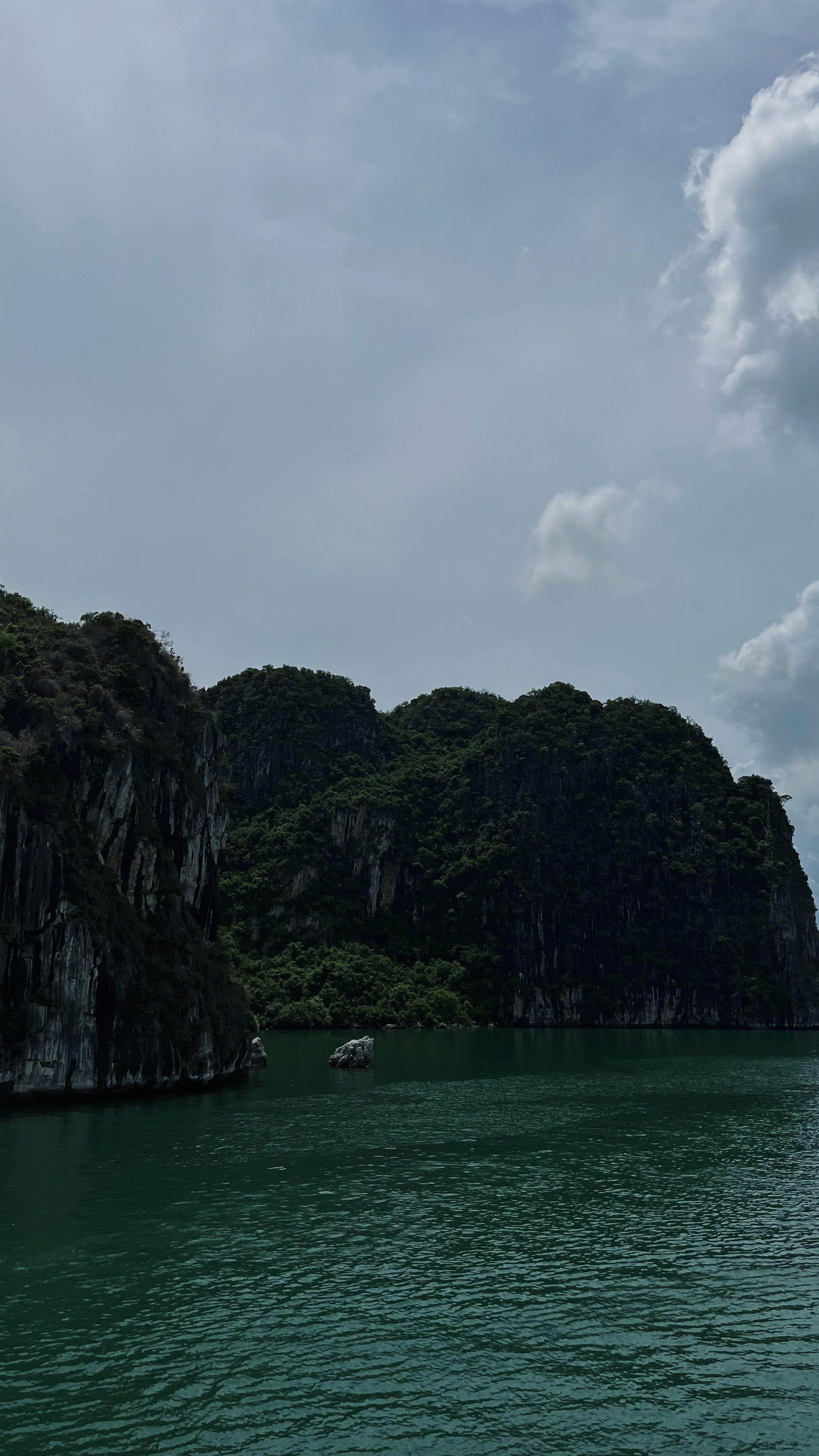 Murmuri de l'oceà en la immensitat · Bahía de Ha Long FOTO: Diana López Ibars