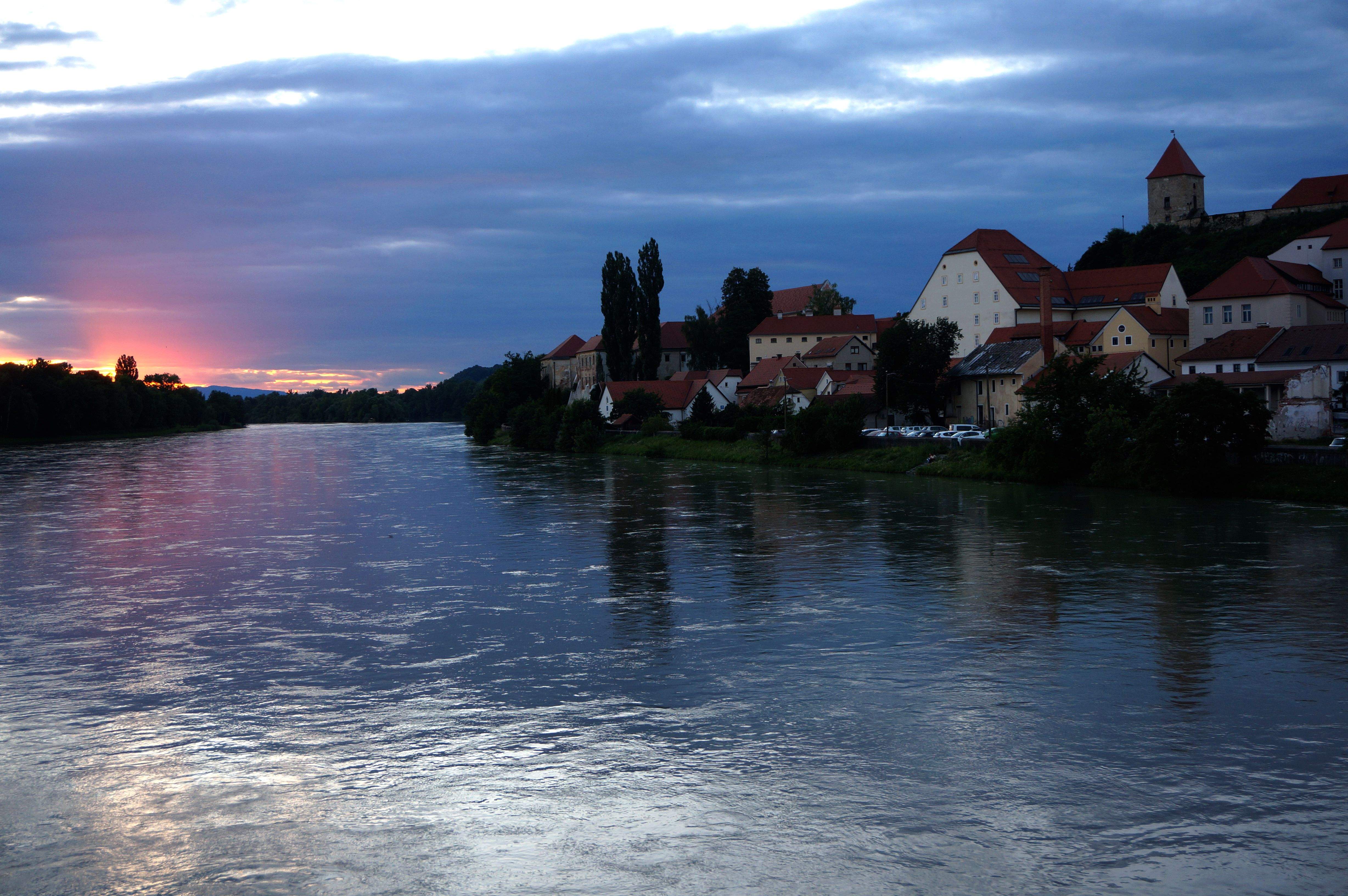 Darrer resplendor al riu · Ptuj (Eslovènia) FOTO: Manel Lladó Barba