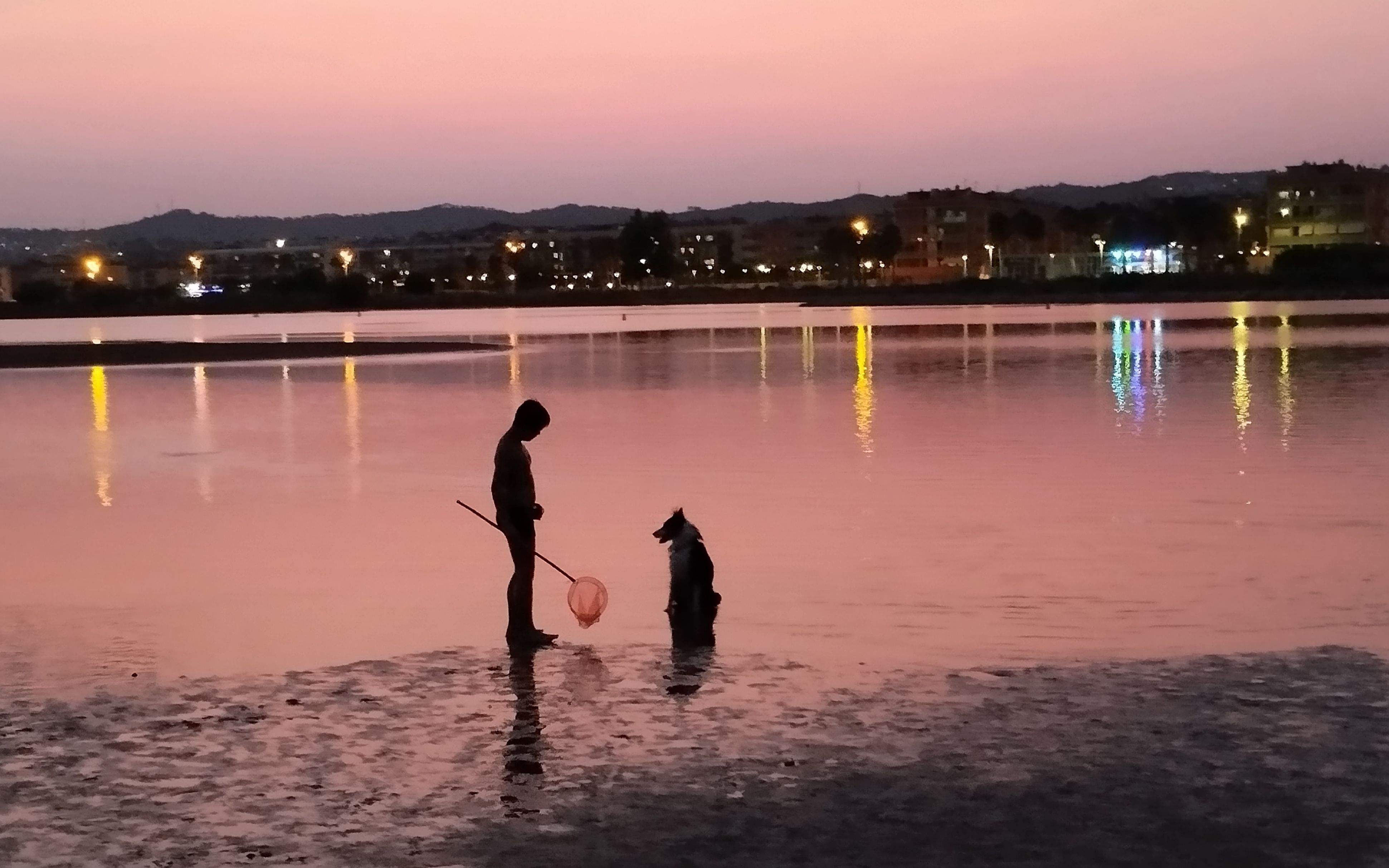 M'ajudes a pescar? · Cubelles FOTO: Loli Giménez Piedra