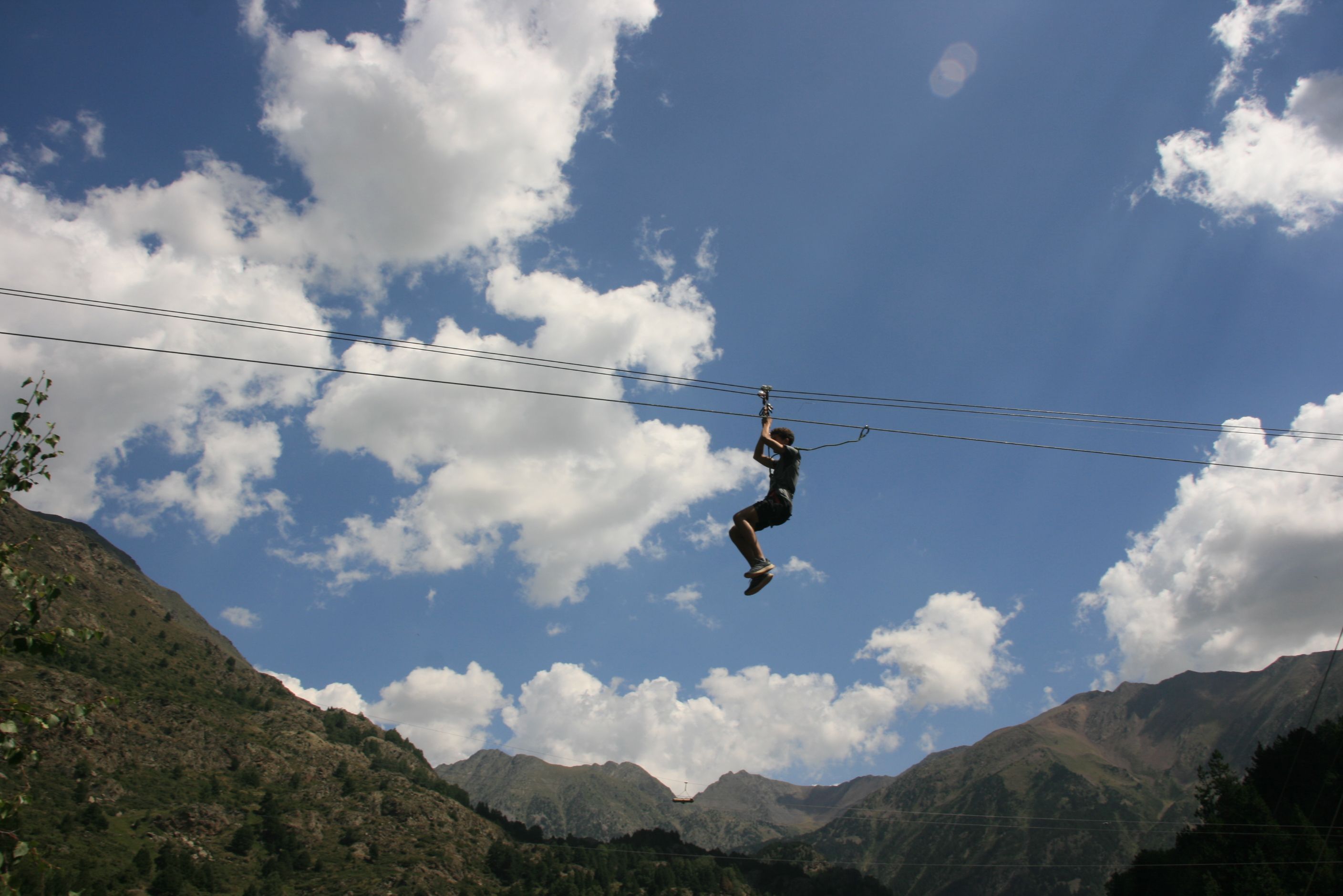 Penjat d'un fil · Pirieu FOTO: Ramon Costa