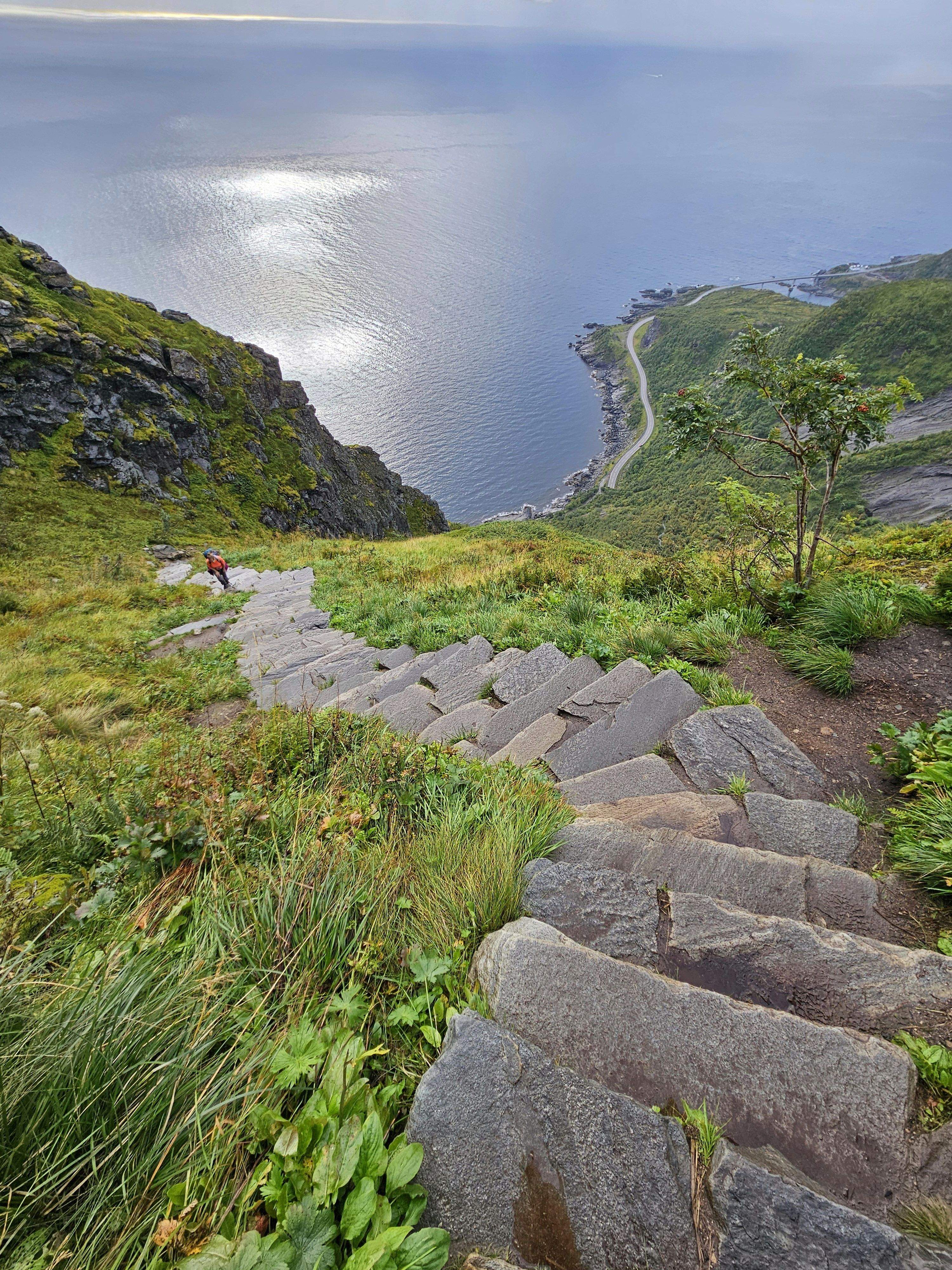 Pujant al cel · Reinebringen, Arxipèlag de les Lofoten (Noruega) FOTO: Laia Granell Sazatornil 
