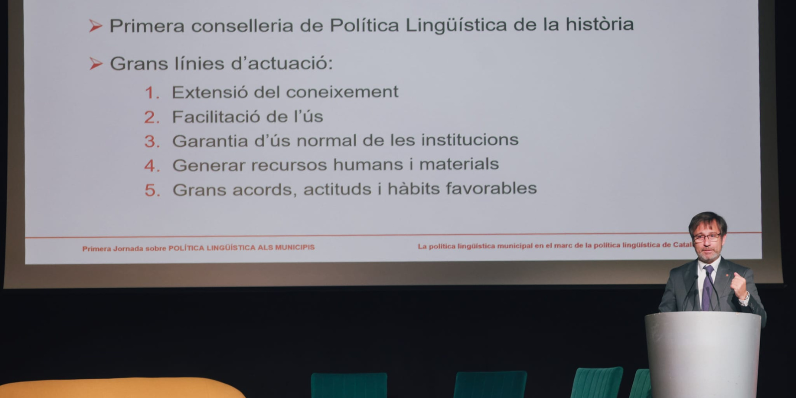  El conseller de Política Lingüística de la Generalitat de Catalunya, Francesc Xavier Vila, durant la primera edició de la Jornada sobre política lingüística als municipis. FOTO: Ajuntament