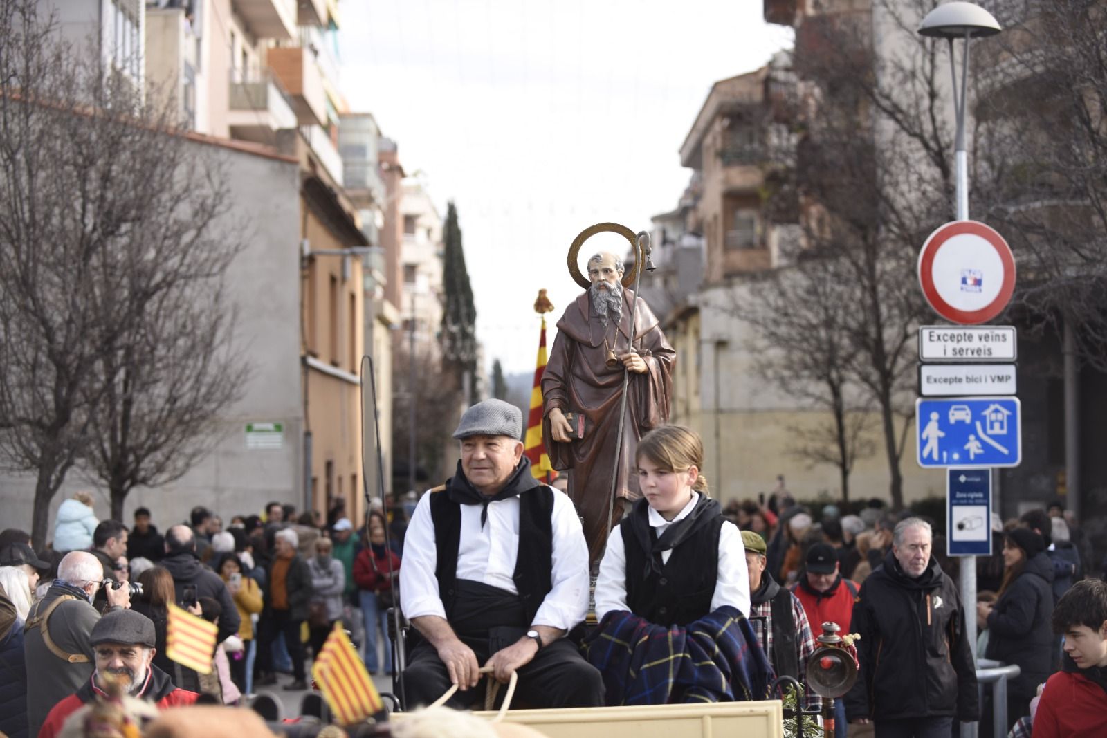 Sant Antoni durant la Passada dels Tres Tombs de Sant Cugat FOTO: Bernat Millet (TOT)