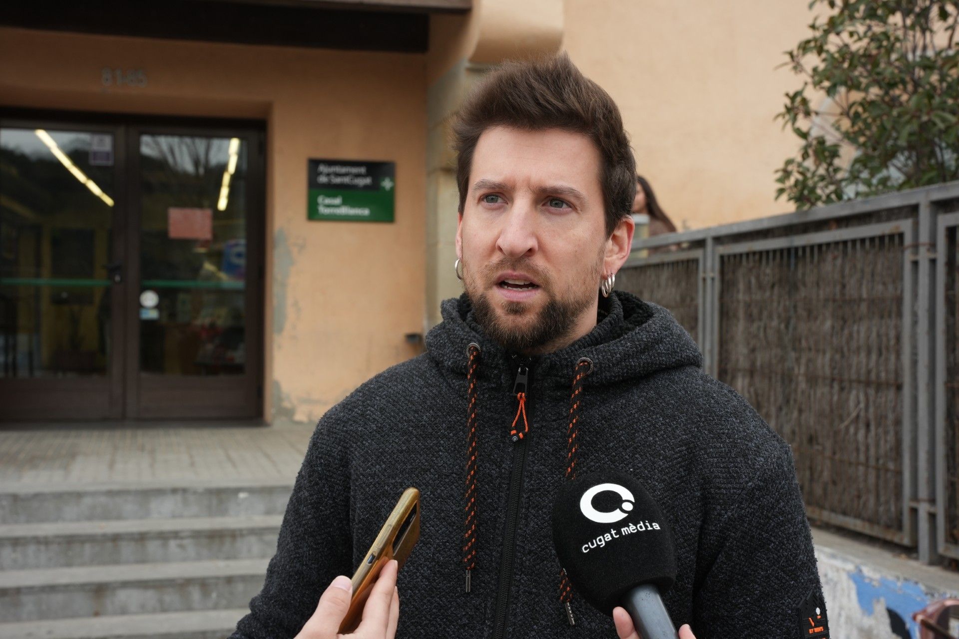 Marco Simarro, portaveu de la CUP, ha presentat la moció que presentarà el grup municipal en el pròxim ple. FOTO: CUP Sant Cugat