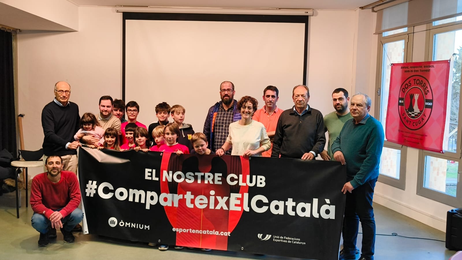 Club d'Escacs Dos Torres en suport a la campanya d'Òmnium. FOTO: Cedida per Òmnium Sant Cugat