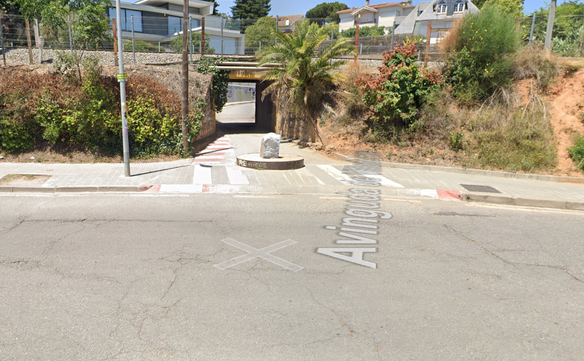 El passatge de Can Brou, tancat al trànsit FOTO: Google Maps