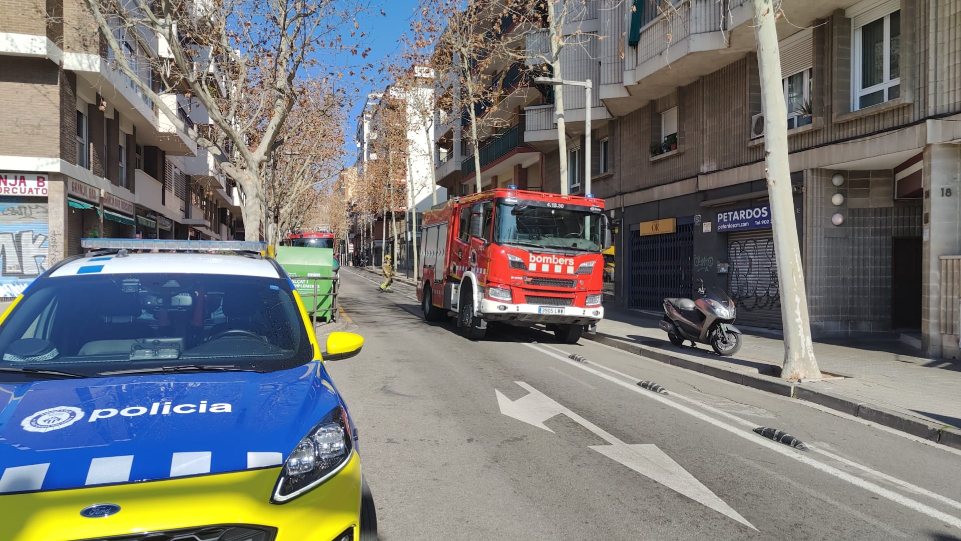 Policia Local i Bombers a l'avinguda de Lluís Companys FOTO: Cedida
