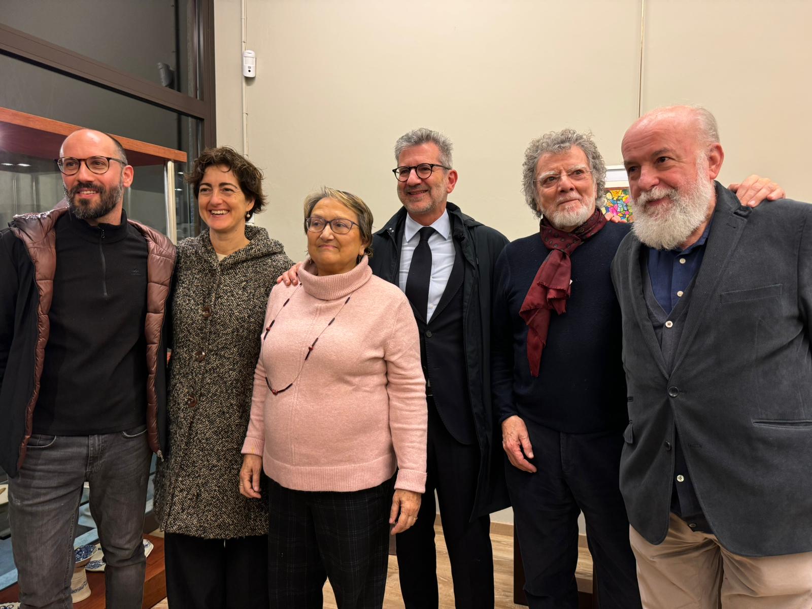 D'esquerra a dreta: Marc Carreter (fill de la Carme Canals), Núria Escamilla, Carme Canals, Josep Maria Vallès, Lluís Ribas i Sergi Barnils. FOTO: TOT Sant Cugat