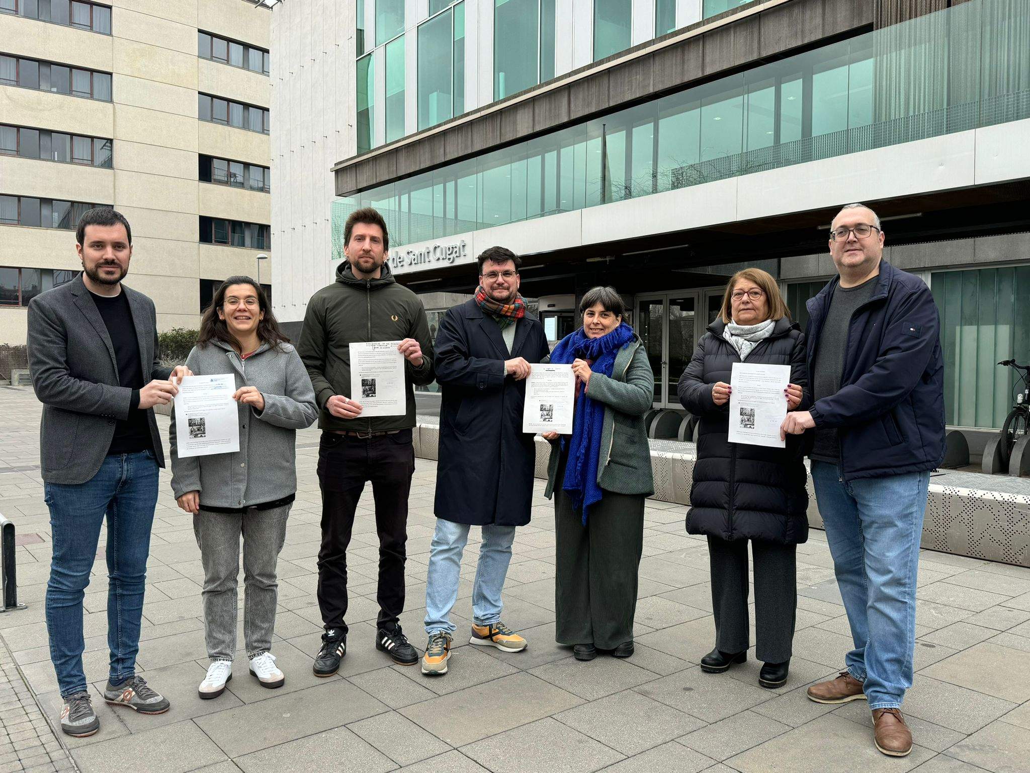 Els regidors Bernat Picornell i Esther Madrona (ERC), Marco Simarro (CUP), Ramon Gutiérrez i Aina Balada (En Comú Podem) i Pilar Gorina i Jose Gallardo (PSC), d'esquerra a dreta. FOTO: TOT Sant Cugat