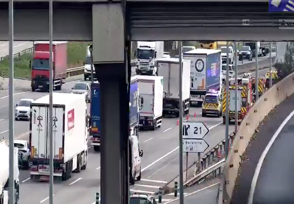 Retencions a l'AP-7 per un accident a Bellaterra FOTO: Trànsit