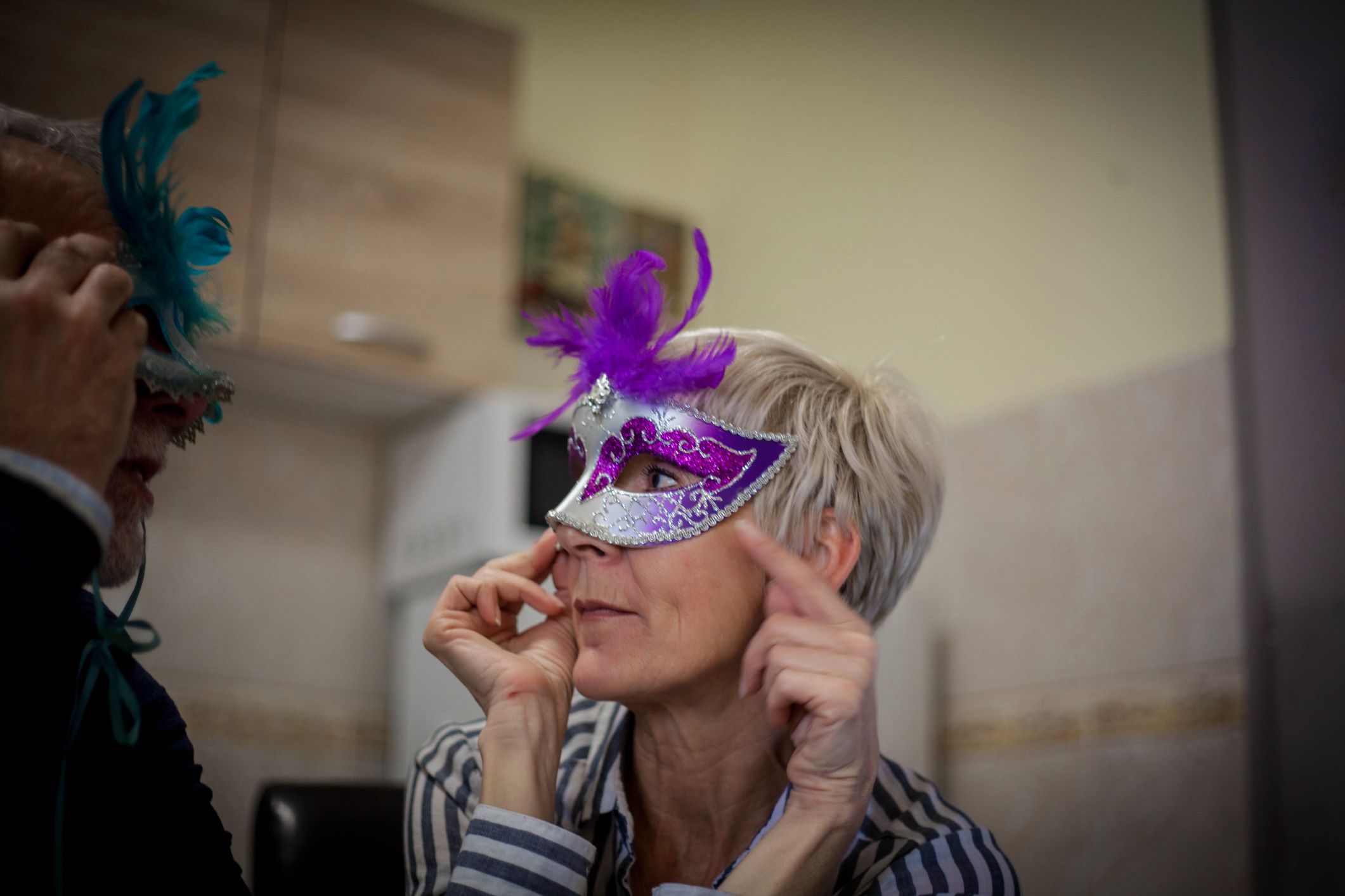 La presència de familiars, amics i persones cuidadores  durant les festivitats del carnestoltes pot brindar un suport inavaluable a les persones amb Alzheimer. FOTO: Cedida