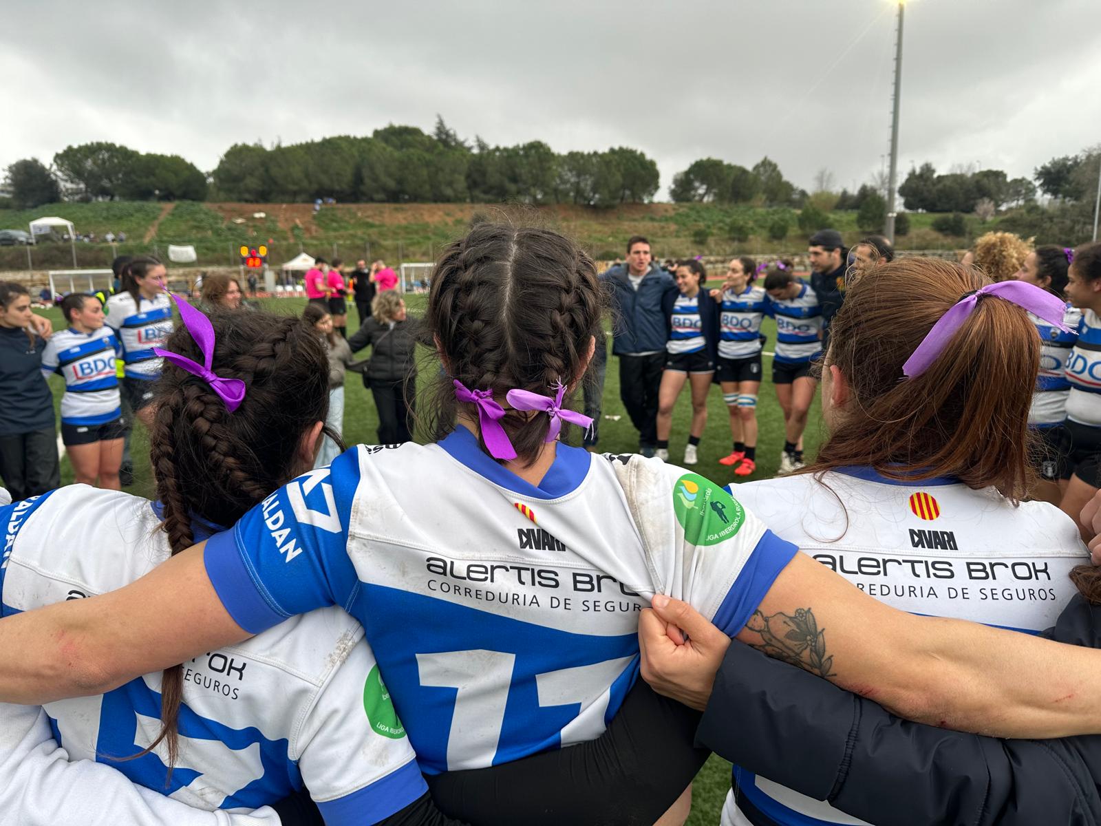 Les del Club de Rugby Sant Cugat celebrant la victòria. FOTO: Lluna Fabregat