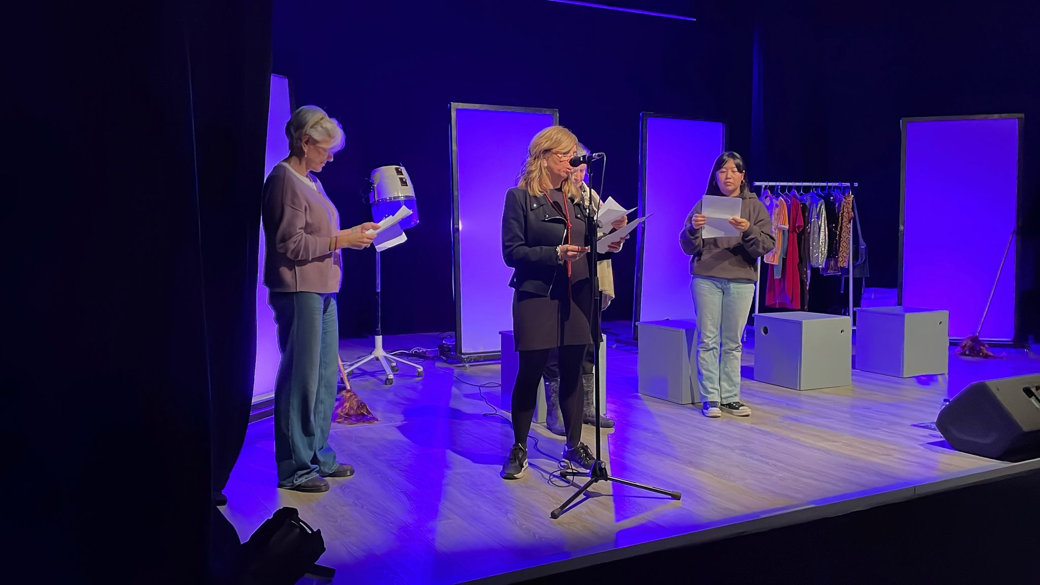 Lectura del manifest del Dia de la Dona a Valldoreix. FOTO: Cedida