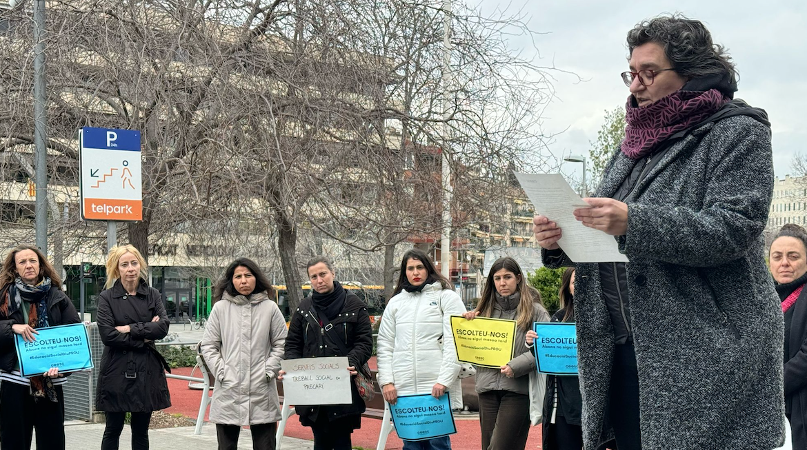 Concentració de treballadors de Serveis Socials de l'Ajuntament de Sant Cugat per demanar unes millors condicions laborals. FOTO: TOT Sant Cugat