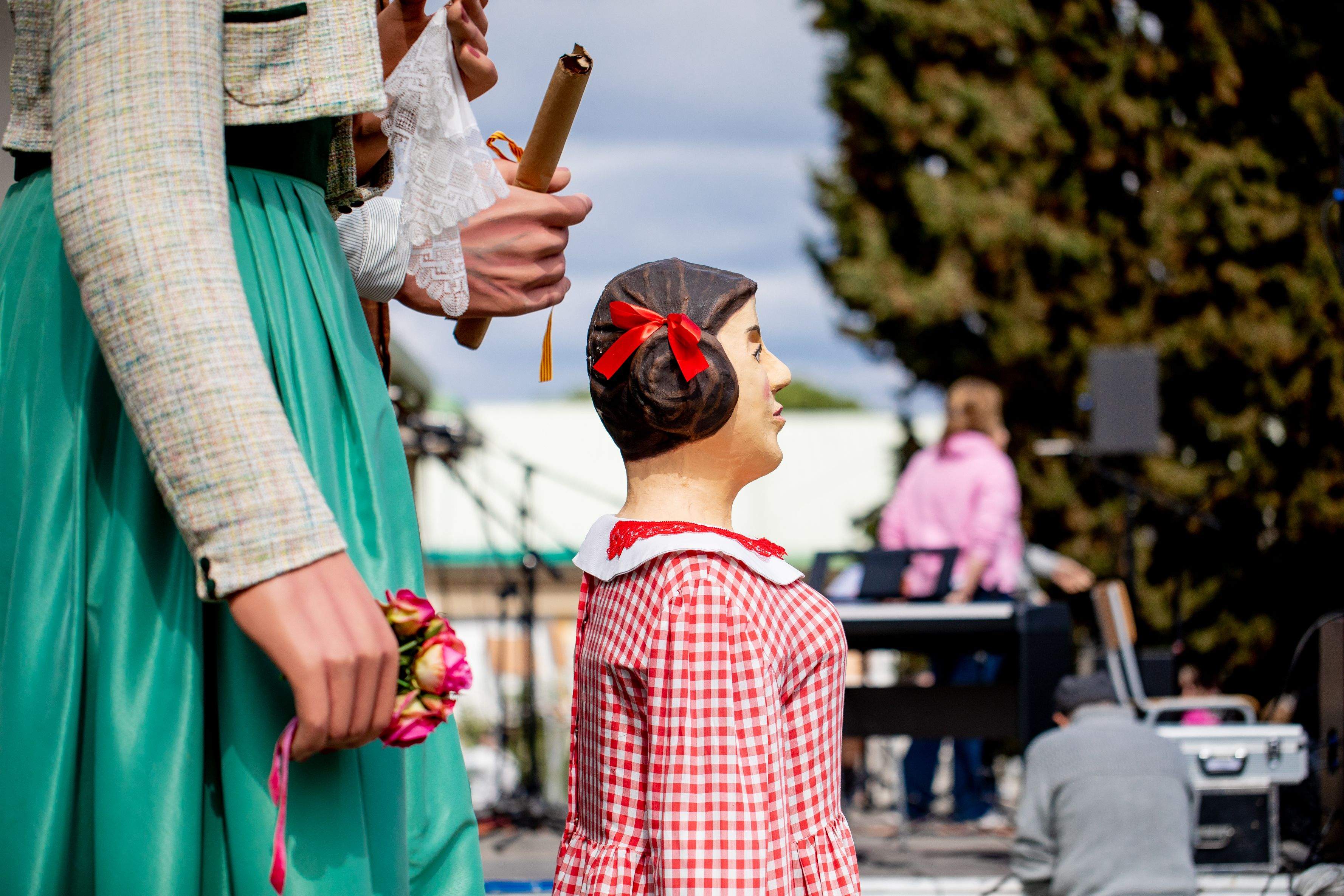 Els gegants al 50è aniversari de l'escola Jaume Ferran i Clua. FOTO: Joana Arribas (TOT Sant Cugat)
