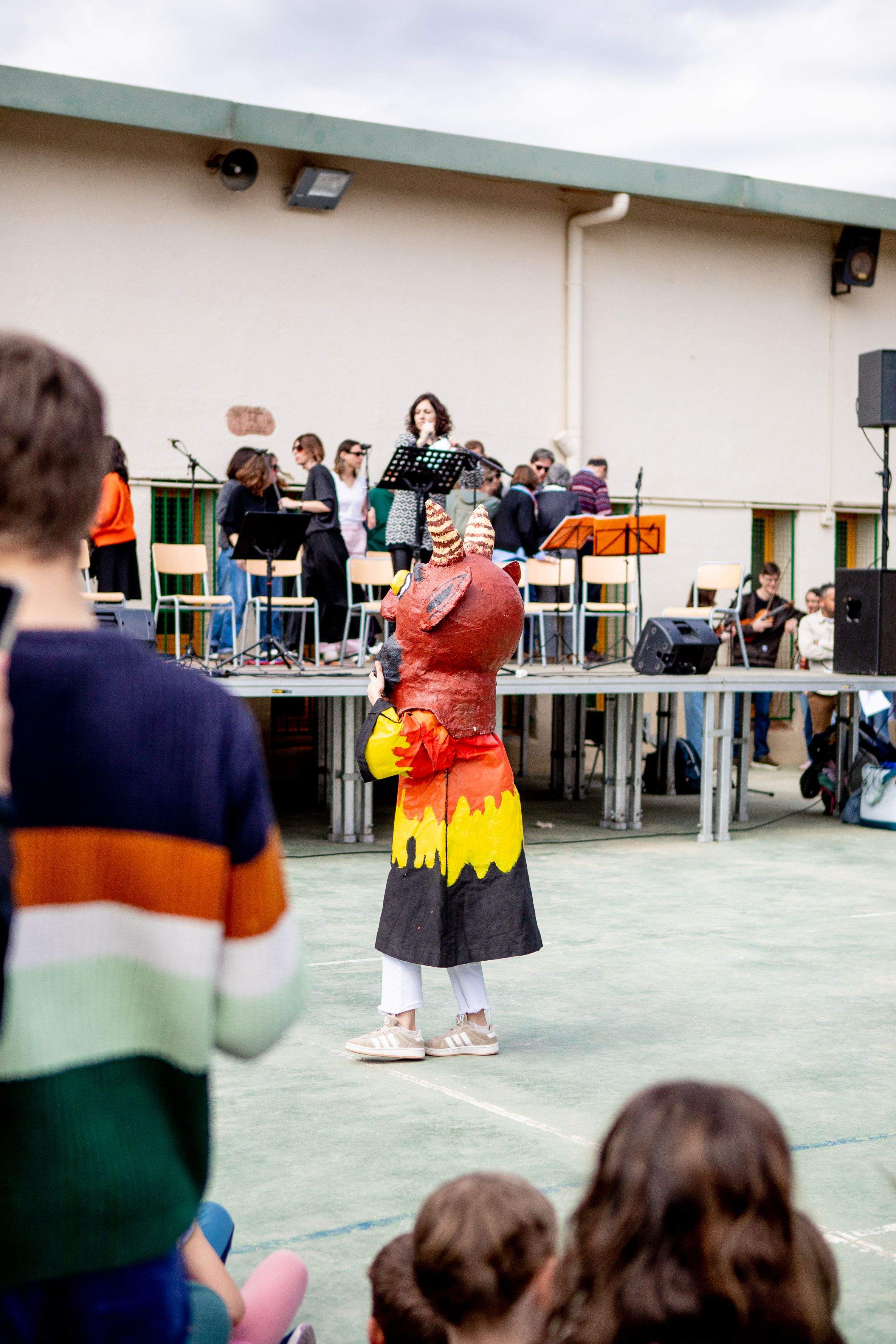 Els gegants al 50è aniversari de l'escola Jaume Ferran i Clua. FOTO: Joana Arribas (TOT Sant Cugat)