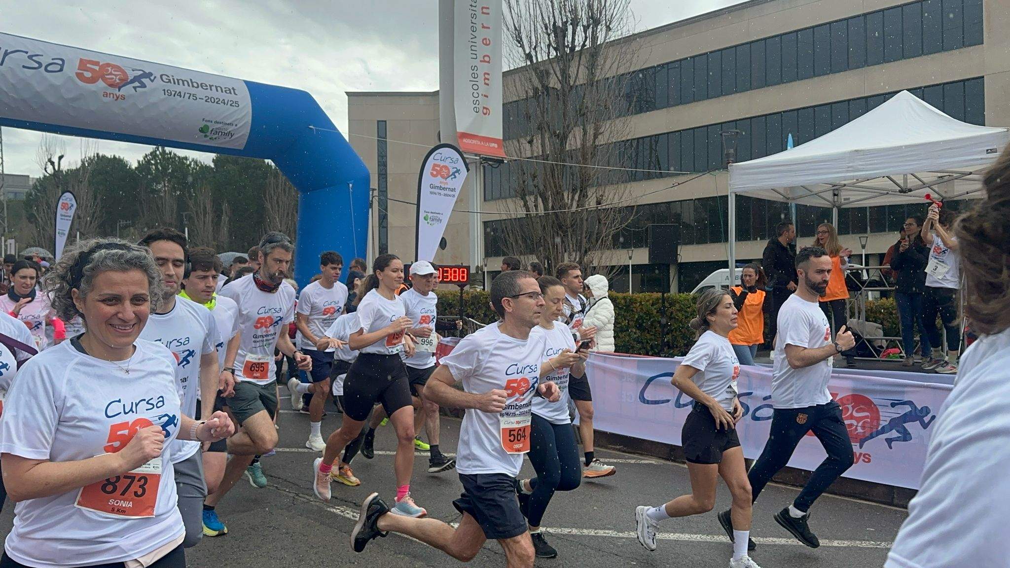 Més de 1000 persones a la cursa del 50è aniversari de les Escoles Universitàries Gimbernat. FOTO: Lluna Fabregat