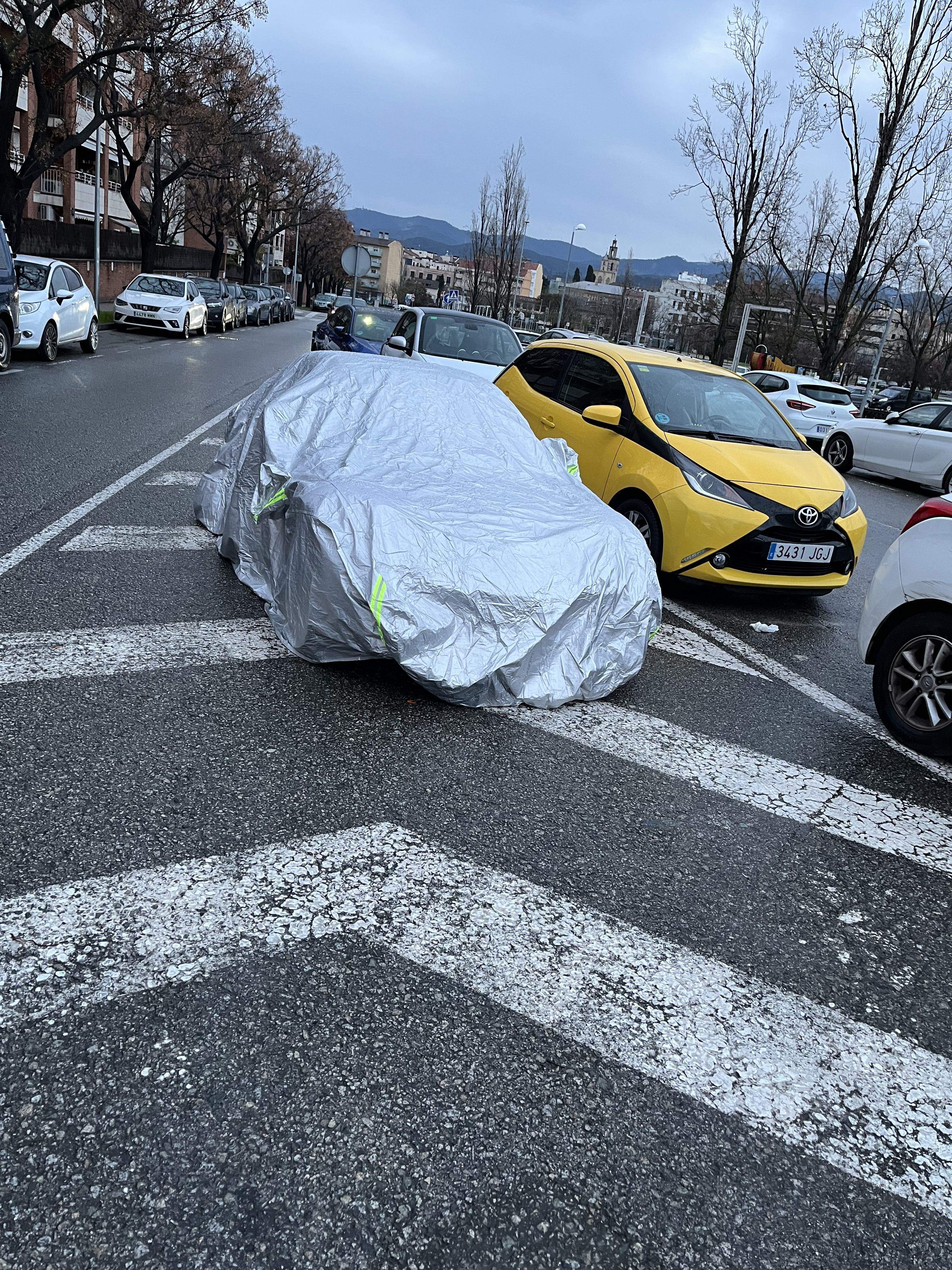 Cotxe mal aparcat