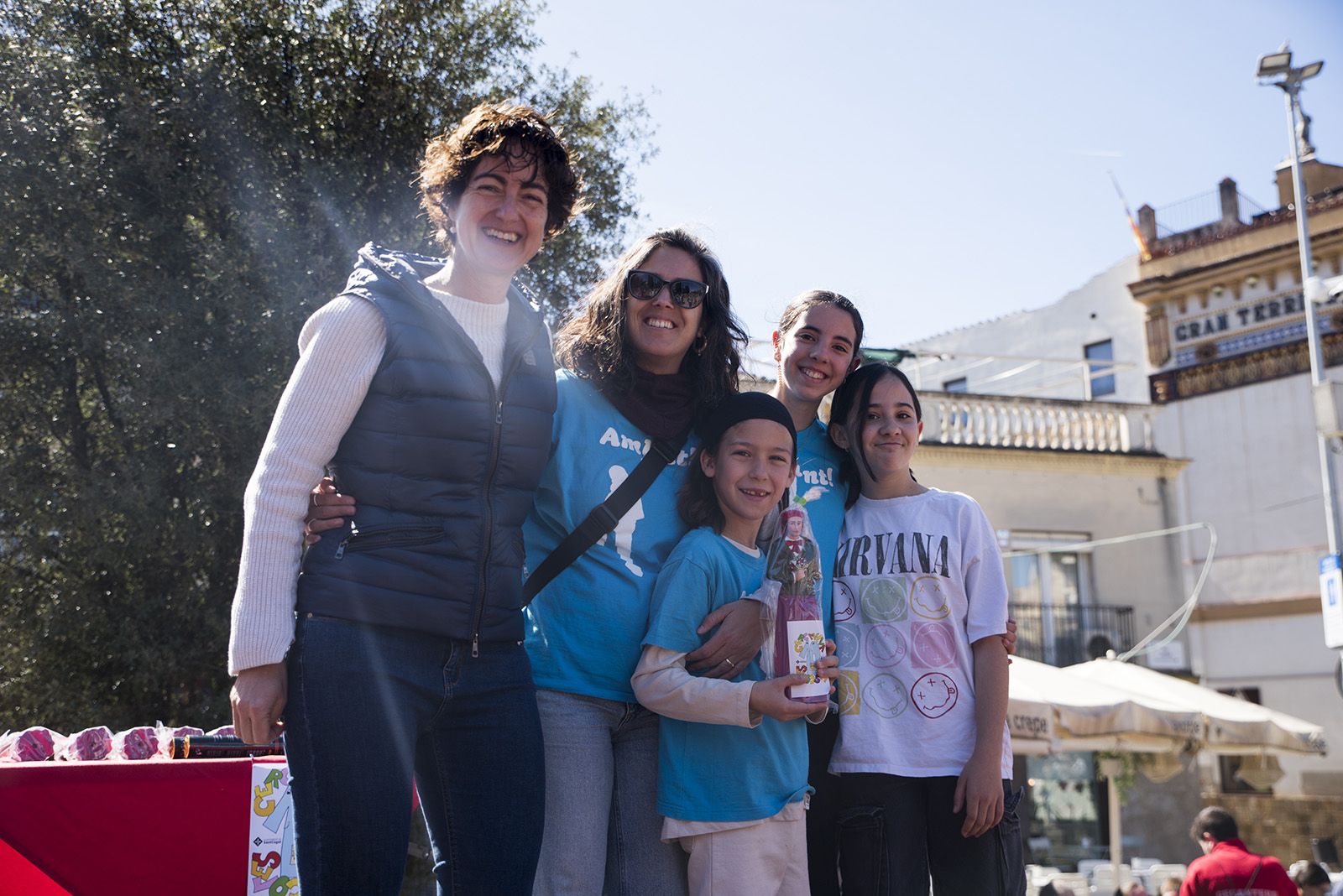 Entrega d'obsequis a les escoles. FOTO: Bernat Millet.