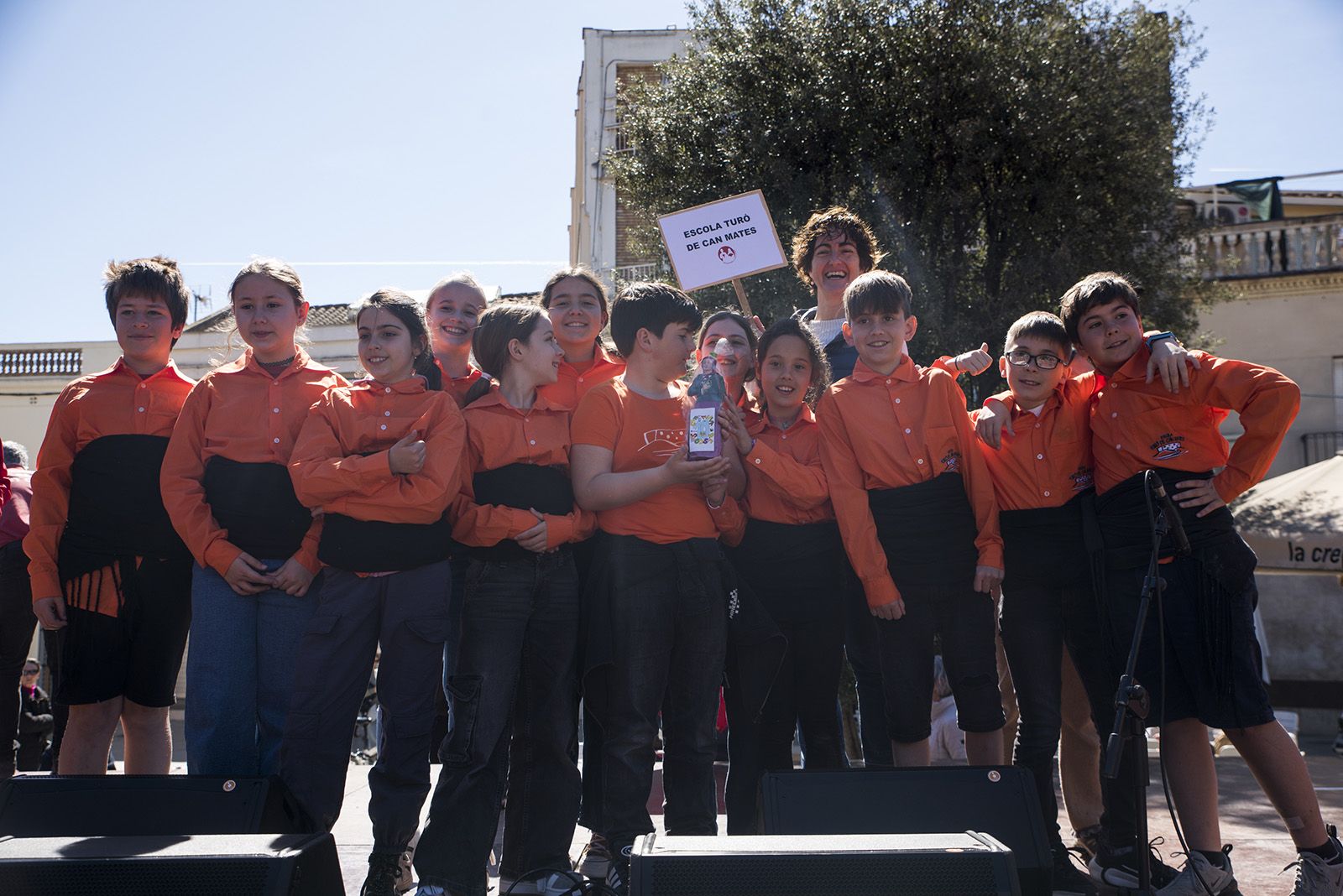 Entrega d'obsequis a les escoles. FOTO: Bernat Millet.