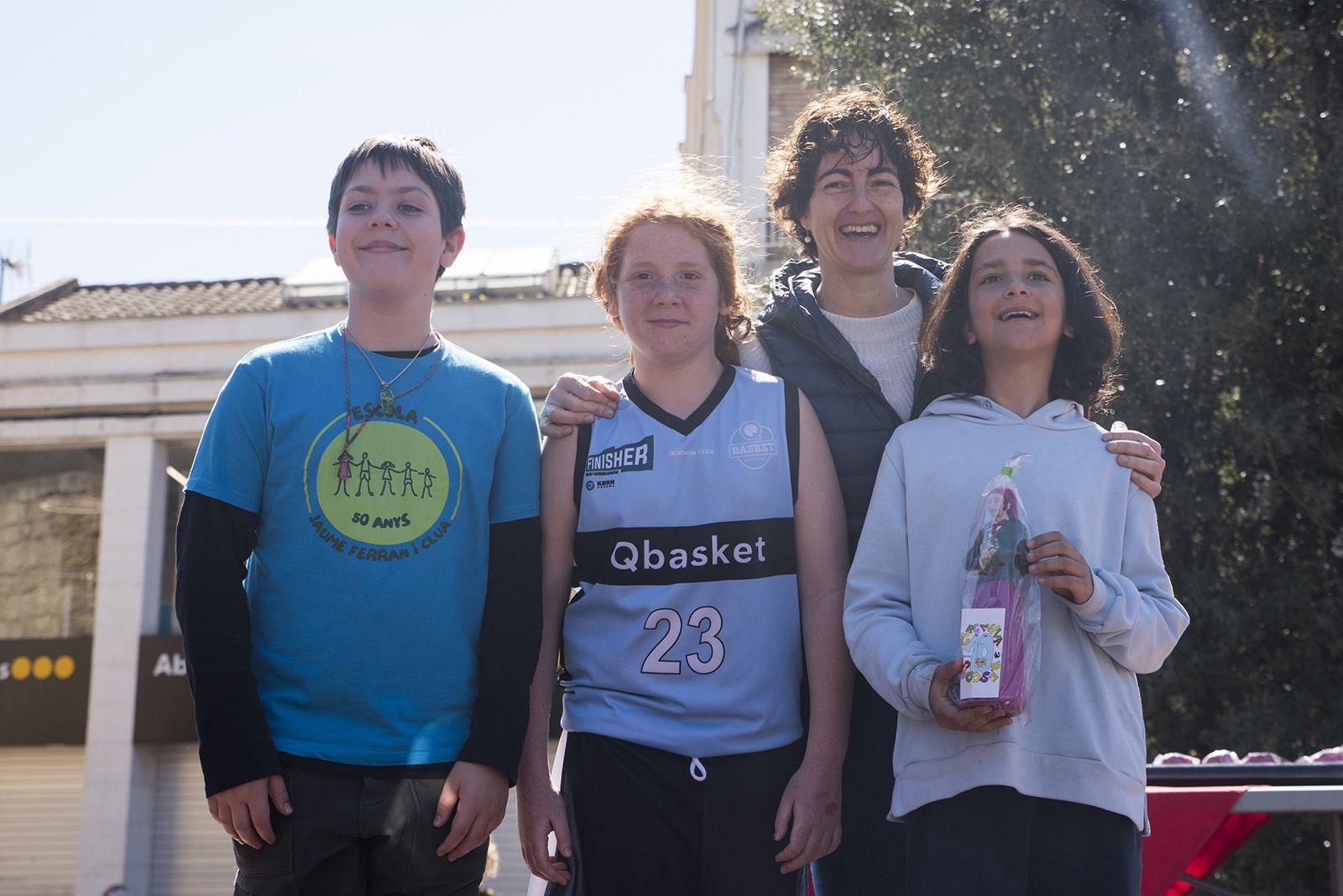 Entrega d'obsequis a les escoles. FOTO: Bernat Millet.