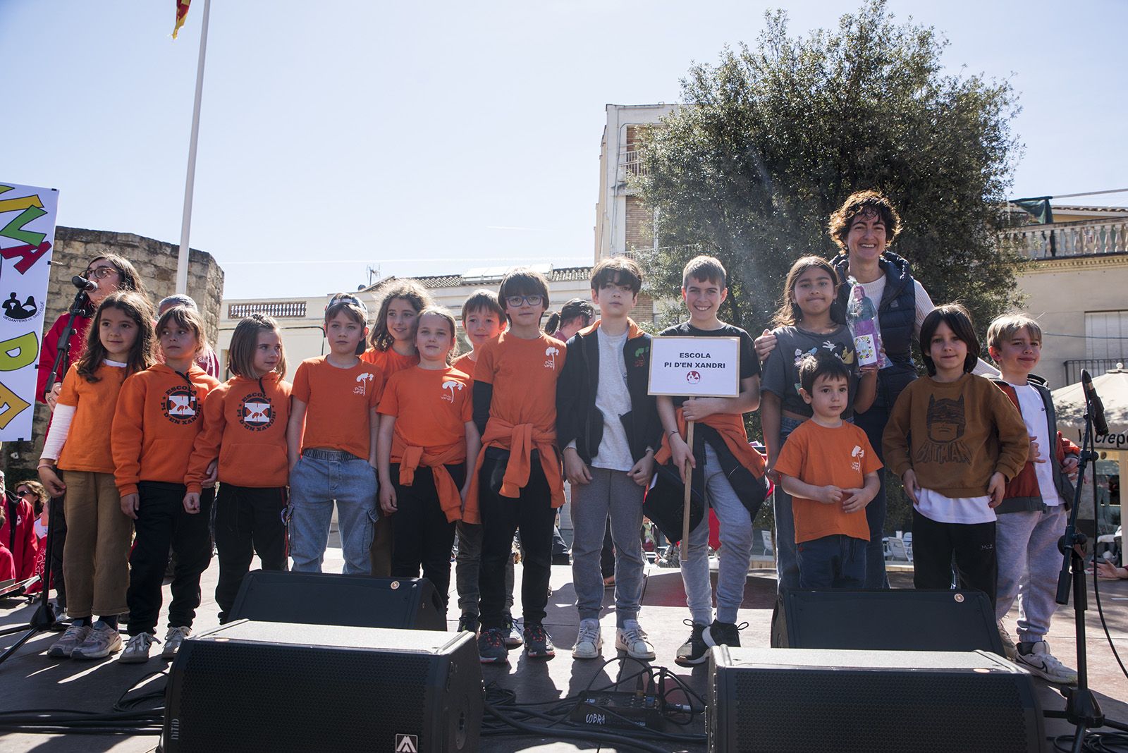 Entrega d'obsequis a les escoles. FOTO: Bernat Millet.