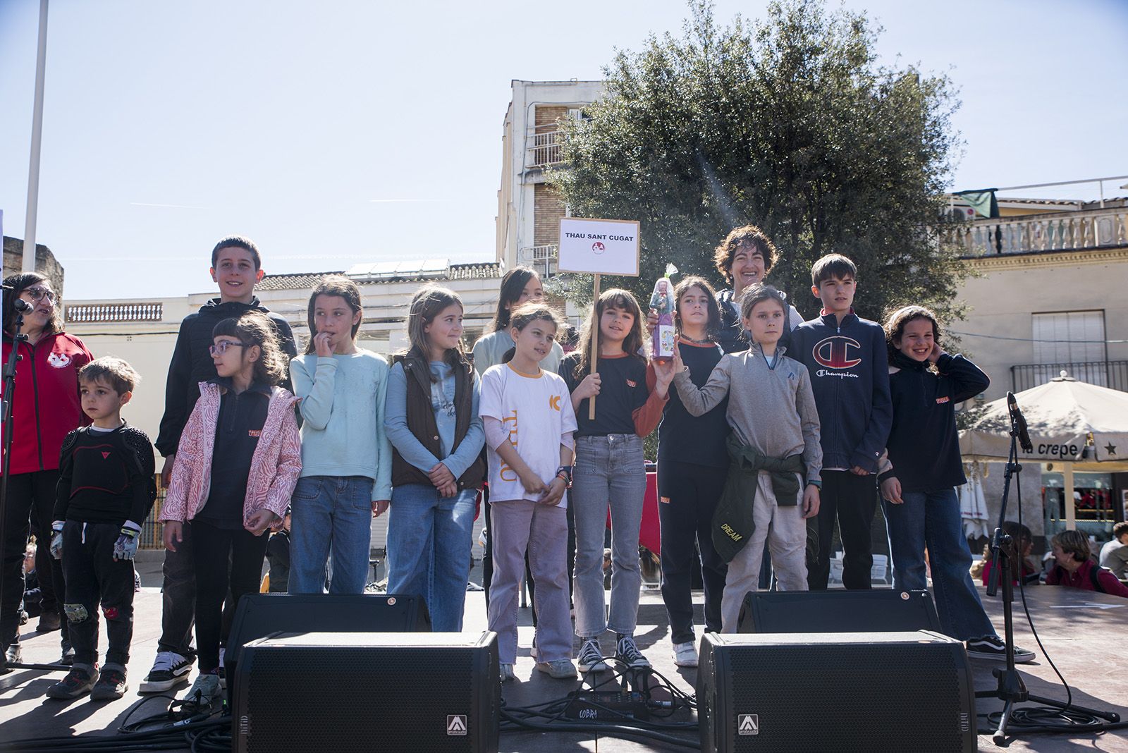 Entrega d'obsequis a les escoles. FOTO: Bernat Millet.