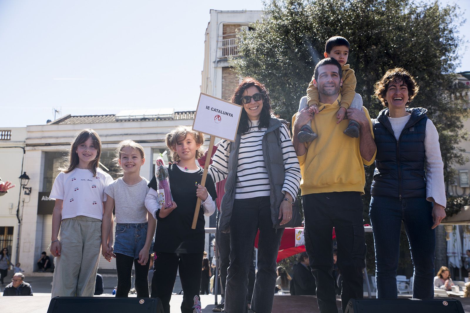 Entrega d'obsequis a les escoles. FOTO: Bernat Millet.