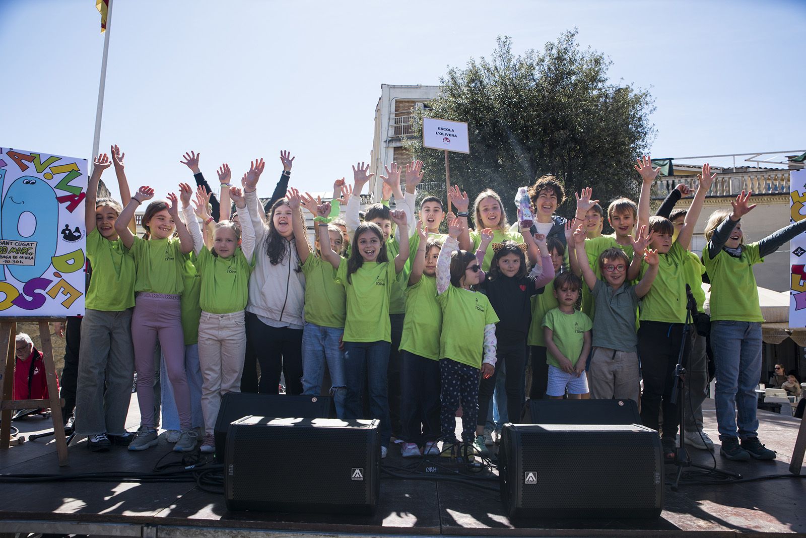 Entrega d'obsequis a les escoles. FOTO: Bernat Millet.