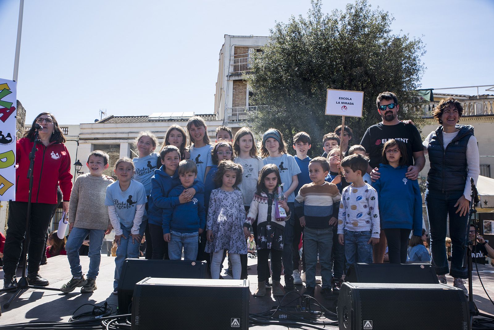Entrega d'obsequis a les escoles. FOTO: Bernat Millet.