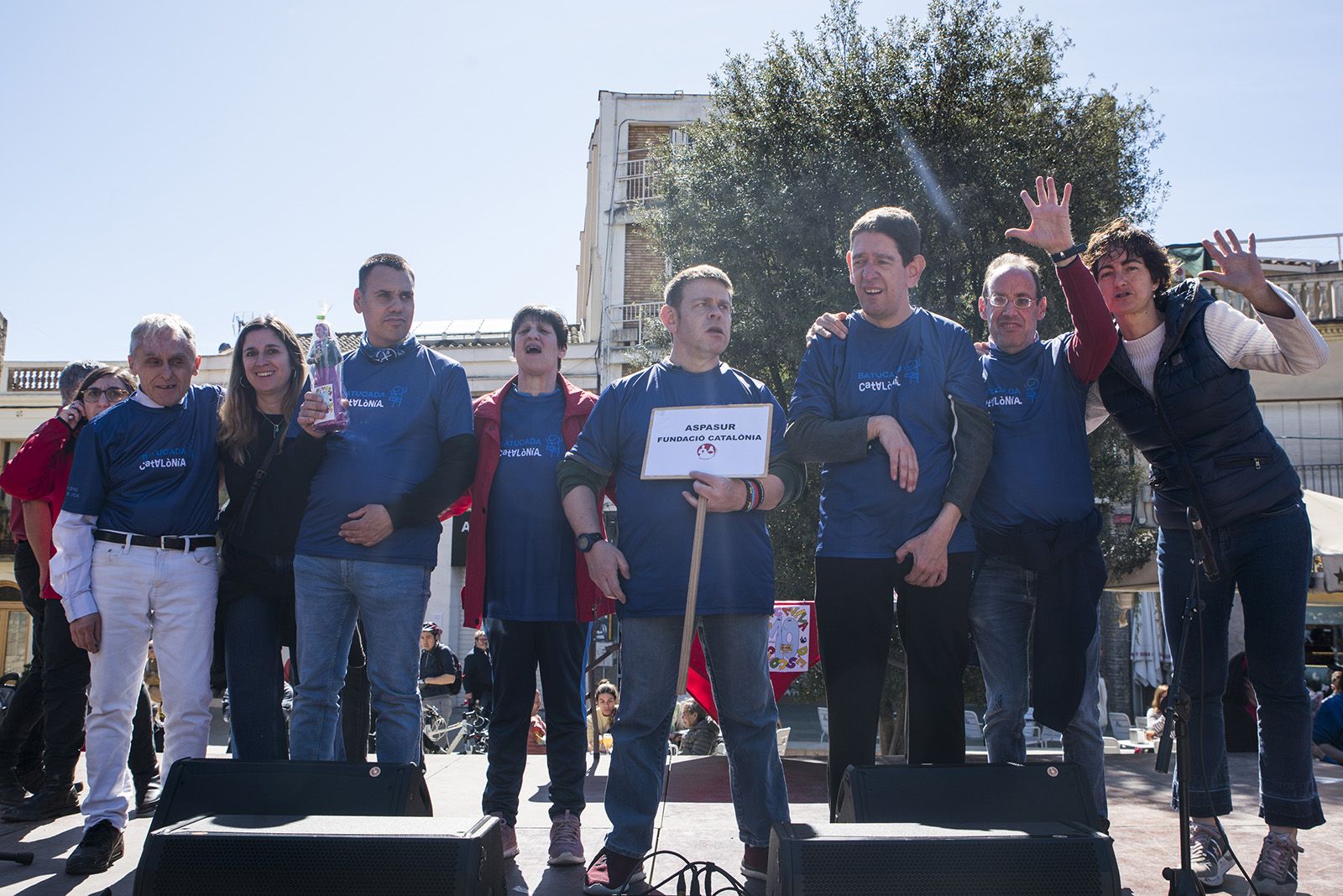 Entrega d'obsequis a les escoles. FOTO: Bernat Millet.