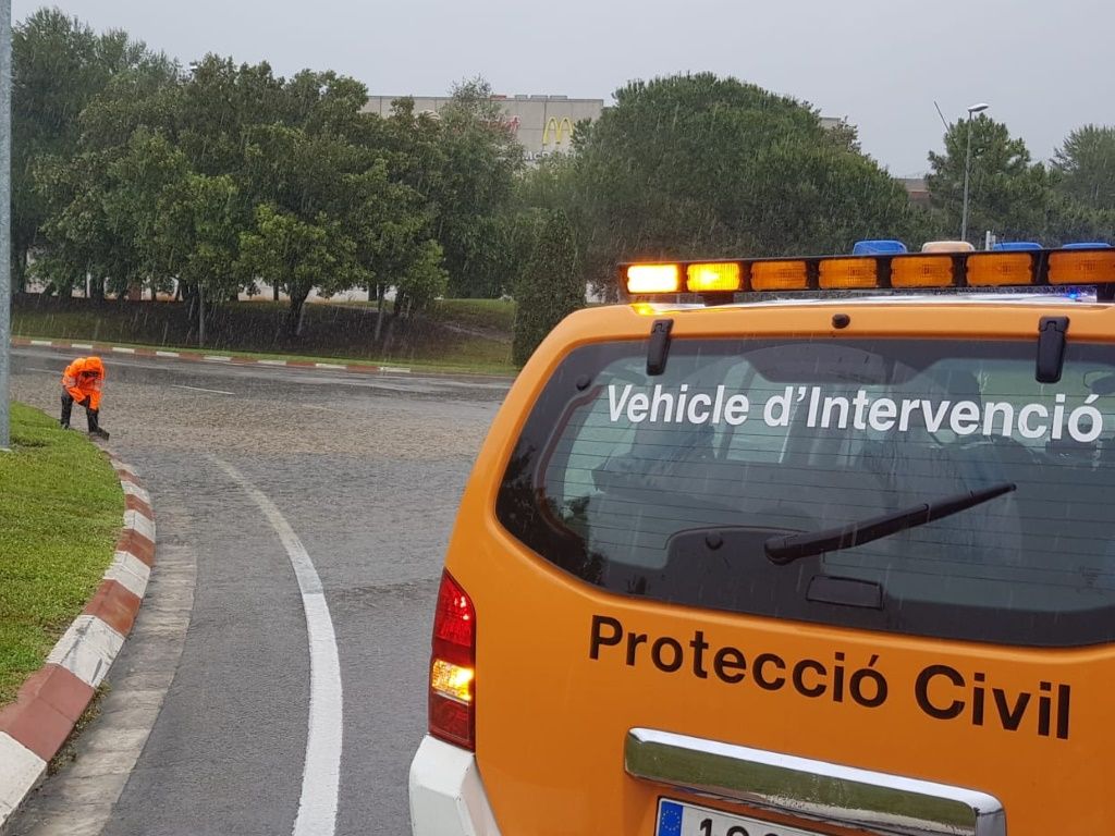 Protecció Civil en una actuació per pluja a Sant Cugat FOTO: Ajuntament