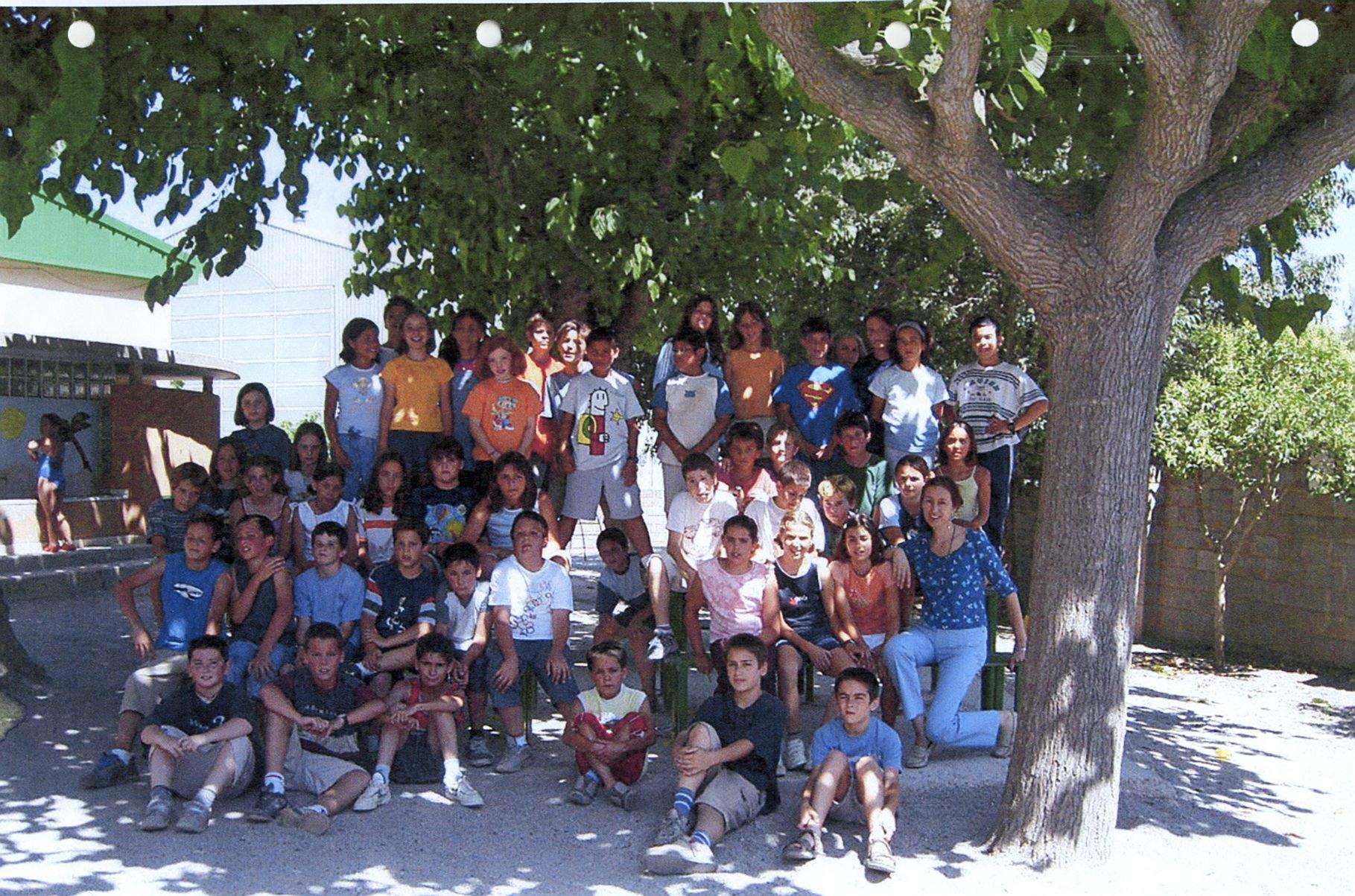 Promoció 2004-2005 de l'escola Jaume Ferran i Clua. FOTO: Cedida