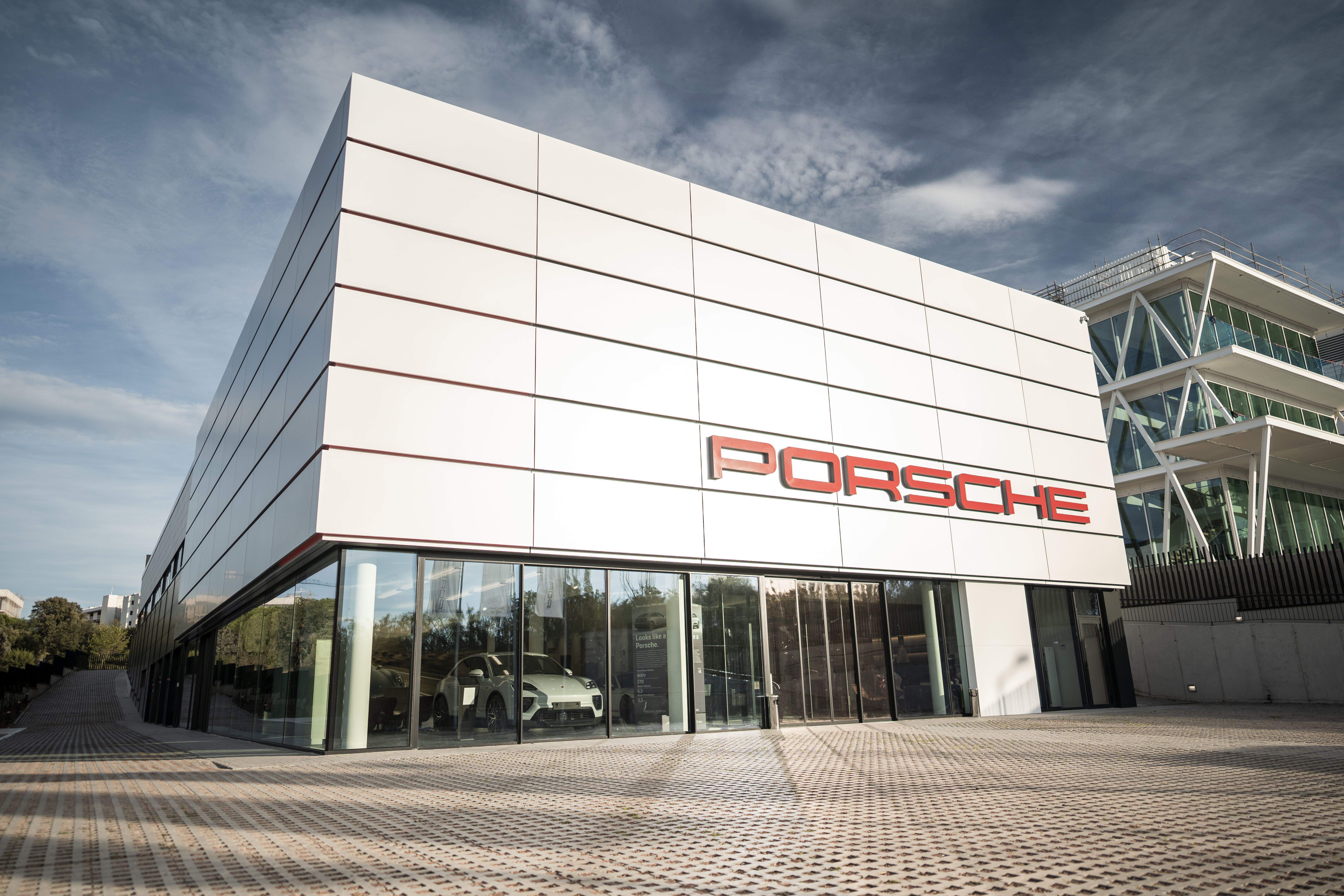 Exterior de la seu de Porsche a Sant Cugat FOTO: Cedida
