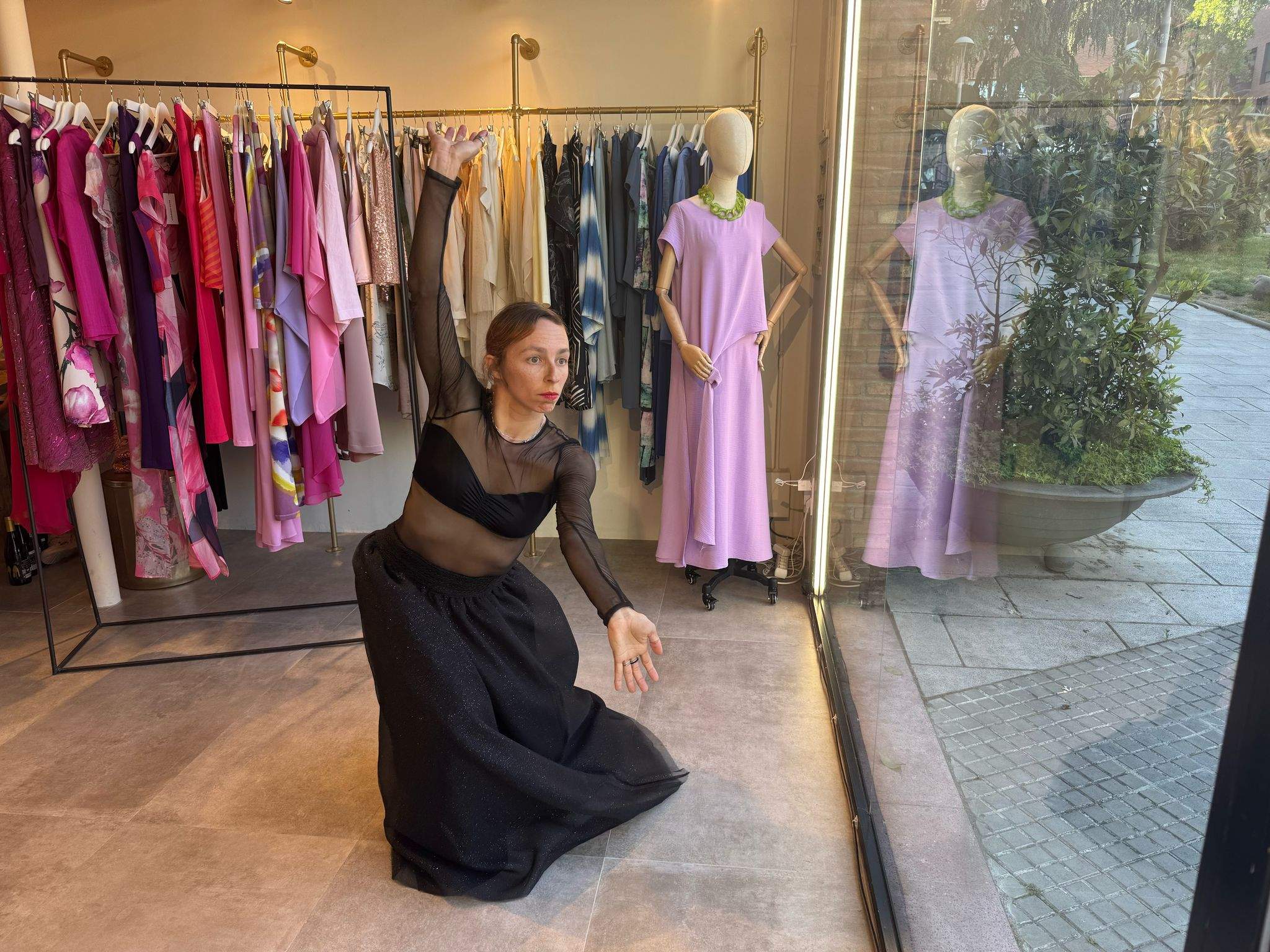 Dansa als aparadors. FOTO: TOT Sant Cugat