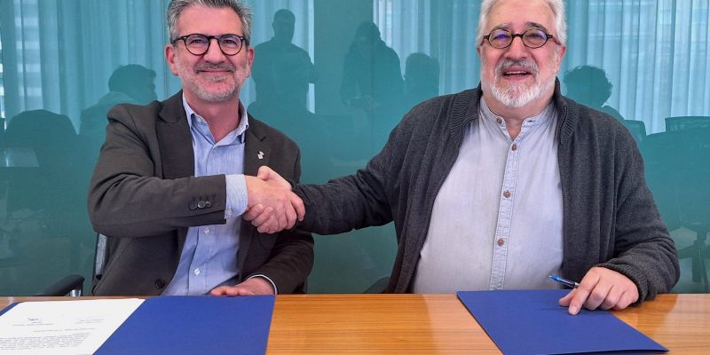 Josep Maria Vallès i Jordi Casas (GEL) el dia del lliurament de la documentació: FOTO: Ajuntament