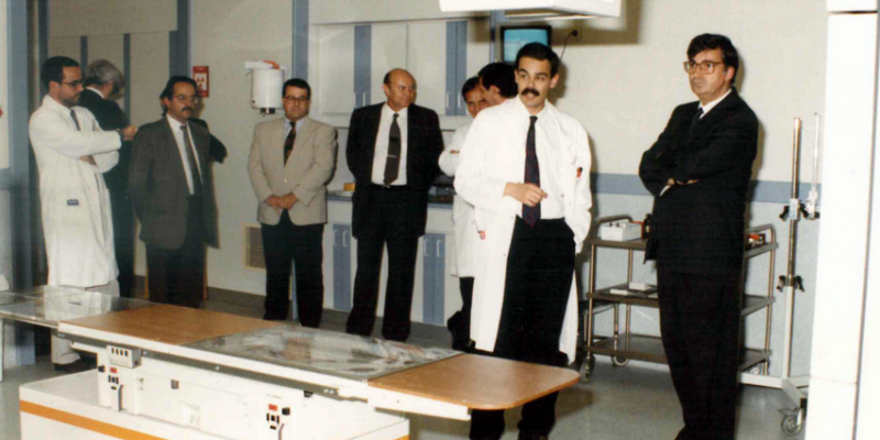 L’Hospital General de Catalunya entra en funcionament. Visita del ministre Ernest Lluch a la foto (Anys 80). FOTO: Cedida