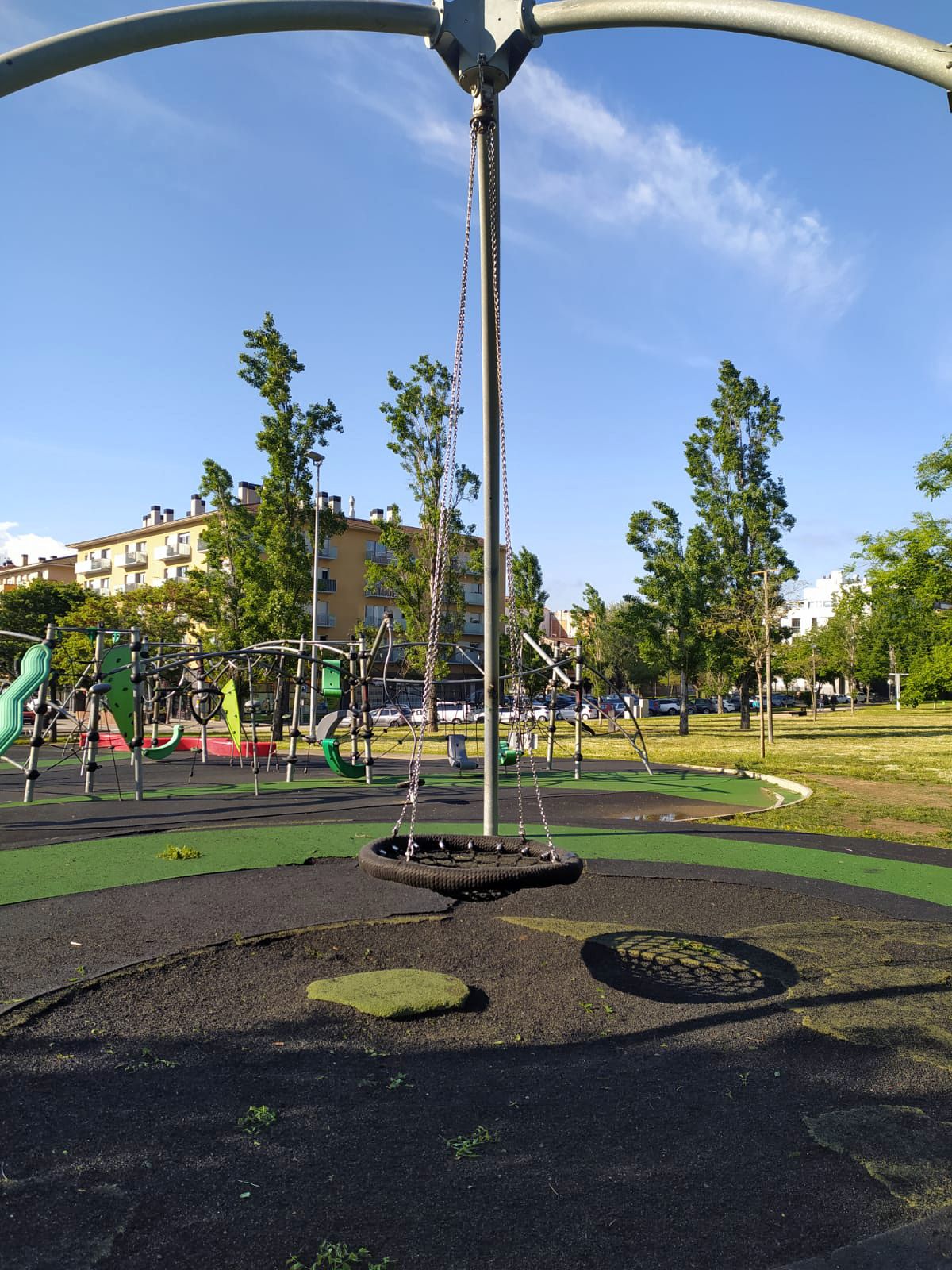 Manteniment de parcs infantils. FOTO: Àngels Serrano