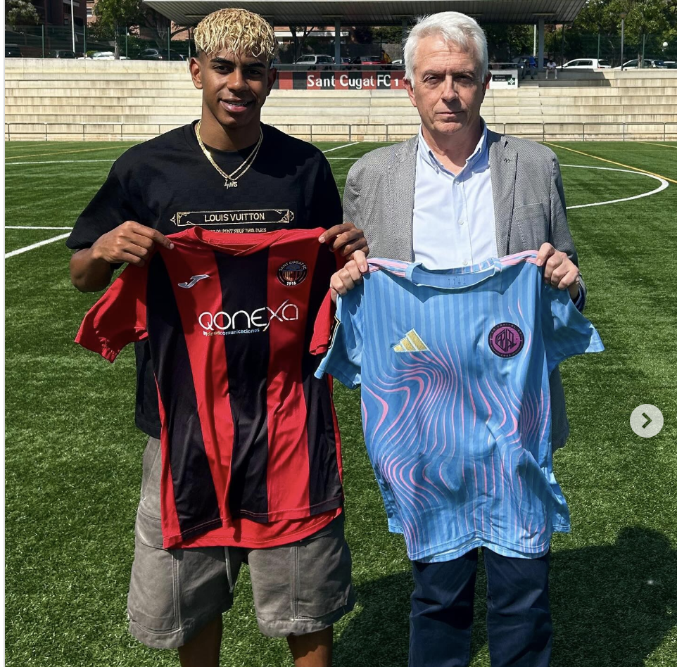 Lamine Yamal a la ZEM Jaume Tubau amb el president del Santcu. FOTO: Sant Cugat FC