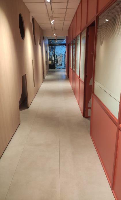 El passadís amb els boxes de la clínica FOTO: Cedida