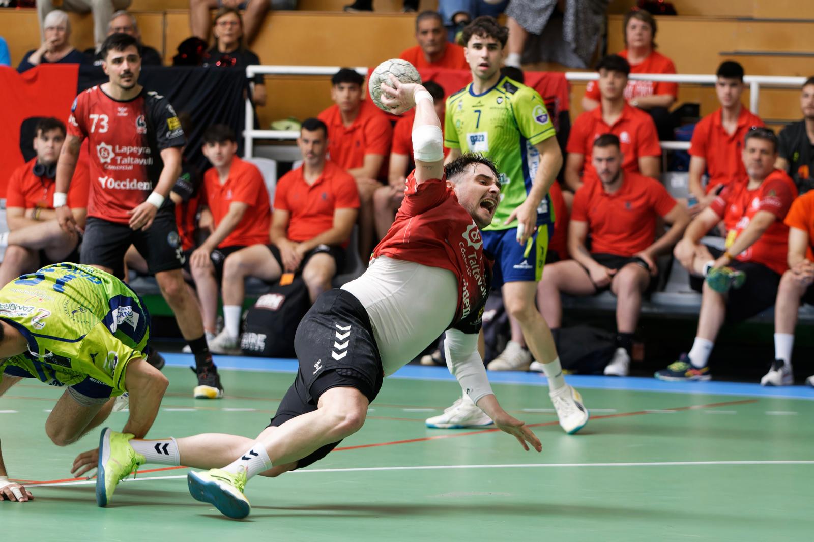 L'Handbol Sant Cugat guanya per 36-32 contra el Caja Rural Zamora en la tercera jornada de la fase d'ascens. FOTO: Nielo Ballart