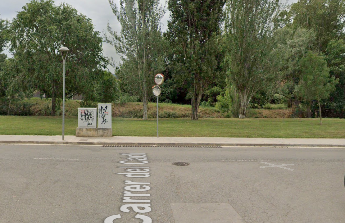 La nova passera es vol construir sobre la riera de Can Cabassa. FOTO: Google Maps