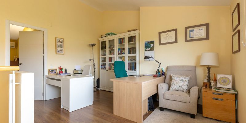 Despatx de la casa adossada de Mira-sol disponible a AMAT Immobiliaris. FOTO: Cedida