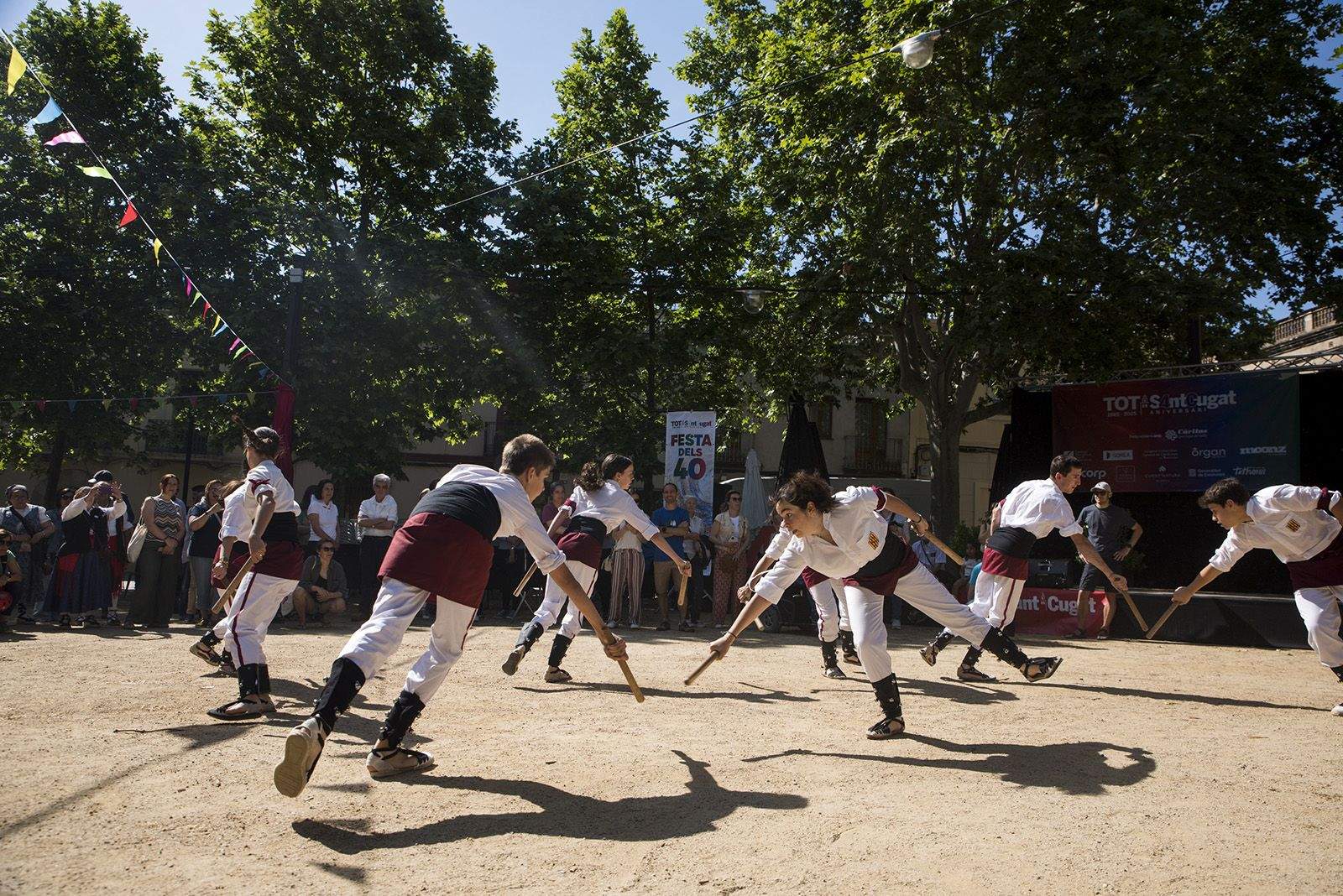 Els Bastoners de Sant Cugat. FOTO: Bernat Millet.