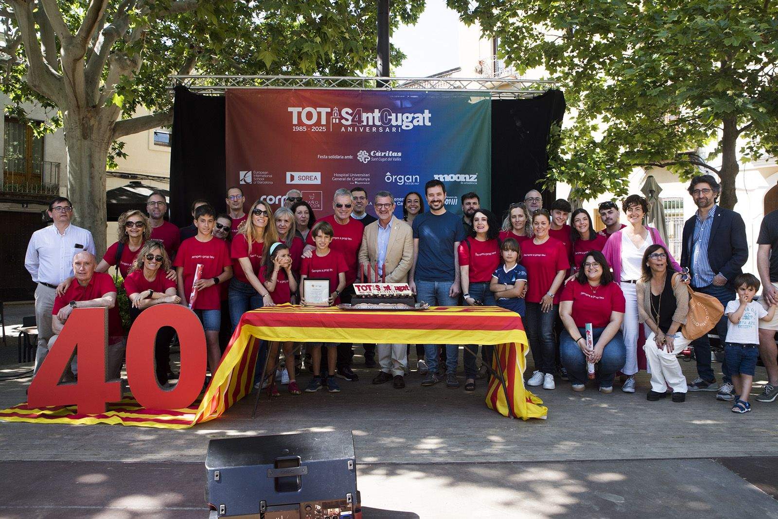 Bufada d'espelmes de l'equip del TOT. FOTO: Bernat Millet